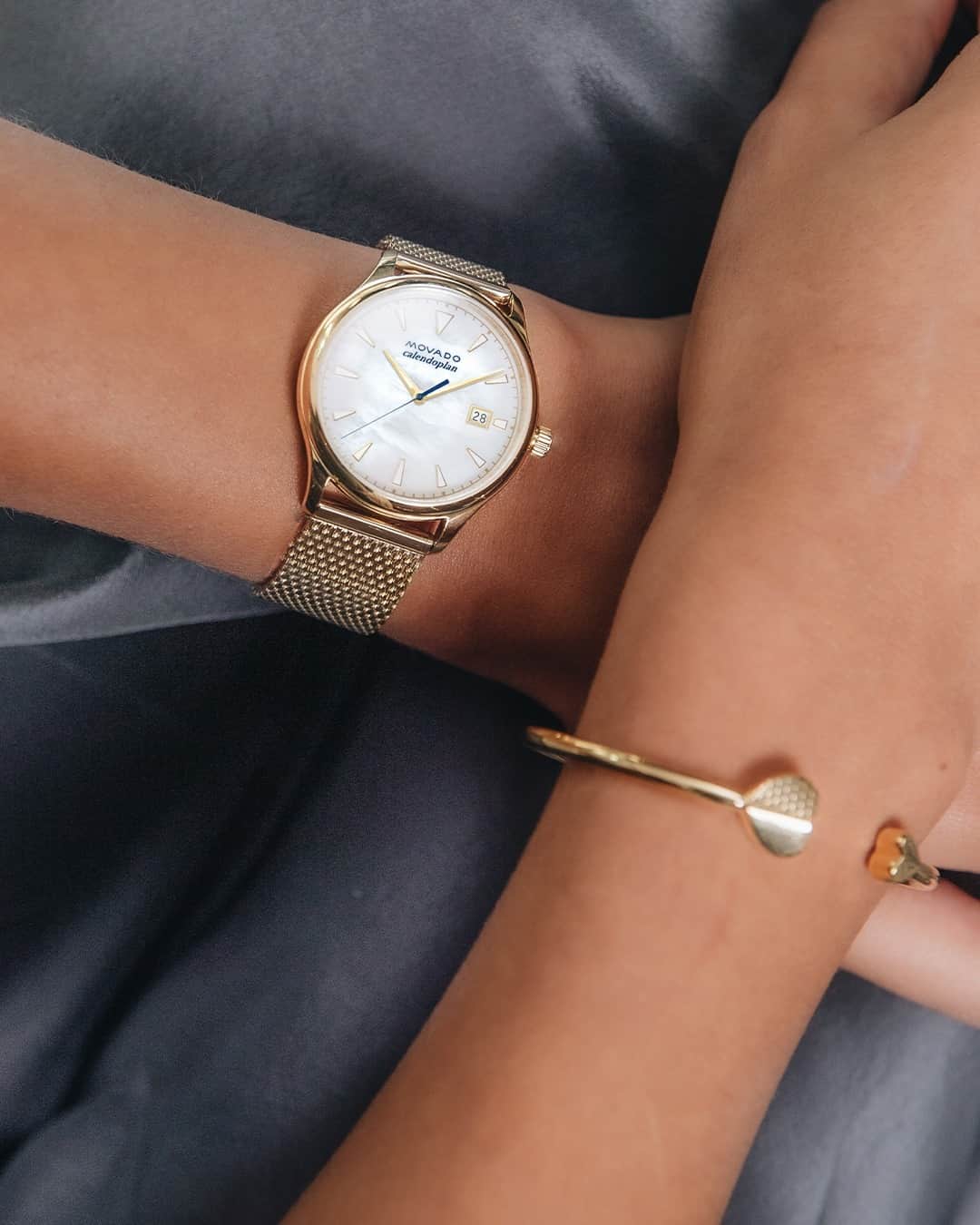 モバードのインスタグラム：「Better together…our signature gold heart textured cuff bracelet pairs perfectly with the Movado Heritage three-hand dial on luxurious mesh.  Head to Movado.com to check out the full #MovadoJewelry#MovadoHeritage collections.」