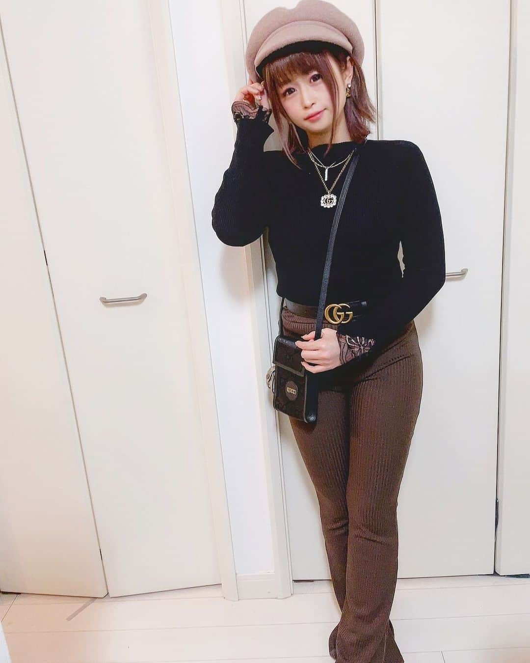 前田のののインスタグラム：「本日のコーデ。  (𝕝𝕟𝕤𝕥𝕒𝕘𝕣𝕒𝕞ぽいことしてみた笑)  帽子 Samansa Mos2  トップス GRL  ベルト GUCCI  パンツ GRL  ポシェット GUCCI  アクセサリー GUCCI  #コーデ  #gucci  #grl  #grlコーデ  #本日のコーデ  #前田のの  #ストリッパー  #ストリップ劇場」