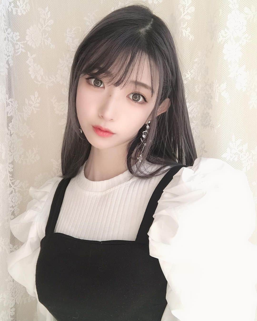 れみぱんのインスタグラム：「寒くて動けないから緊急事態宣言で引きこもりでもノーストレス😇 友達には会いたいけど😇」