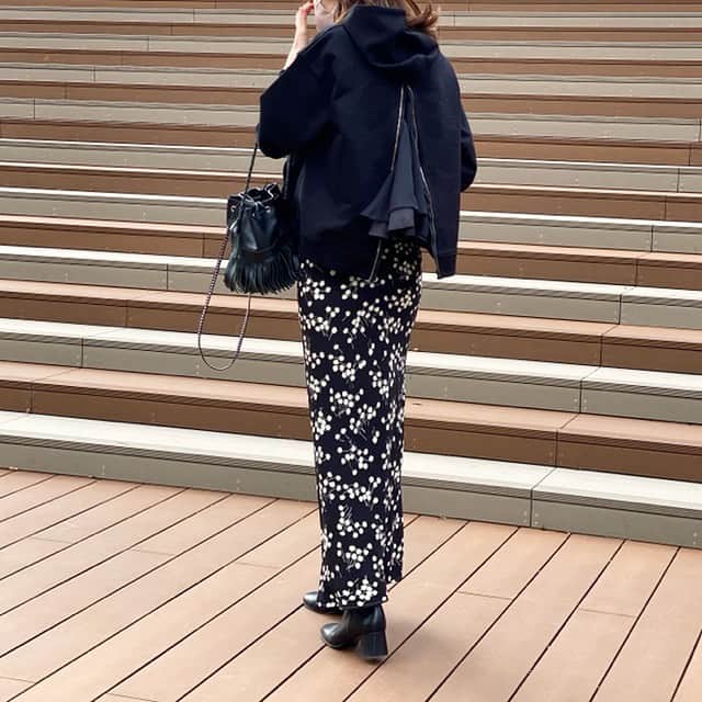 minminmaaaのインスタグラム：「・ ・ @sono_official のバックスタイルがかわいいフーディ💓 ・ ・ フードの立ちも良くてシルエットも✨ ・ ・ パンツにもスカートにも合わせやすいです☺️💓 ・  ・ #sono#ソーノ @spendard.com2014  #ママコーデ #ママファッション #プチプラコーデ#シンプルコーデ#コーディネート#着回しコーデ #大人カジュアル#お洒落さんと繋がりたい #locari ##pr#mamagirl #gu#ジーユー#gumania#ザラジョ#ザラ#ユニクロ#春コーデ #ユニクロユー #uniqloginza#UNIQLO」