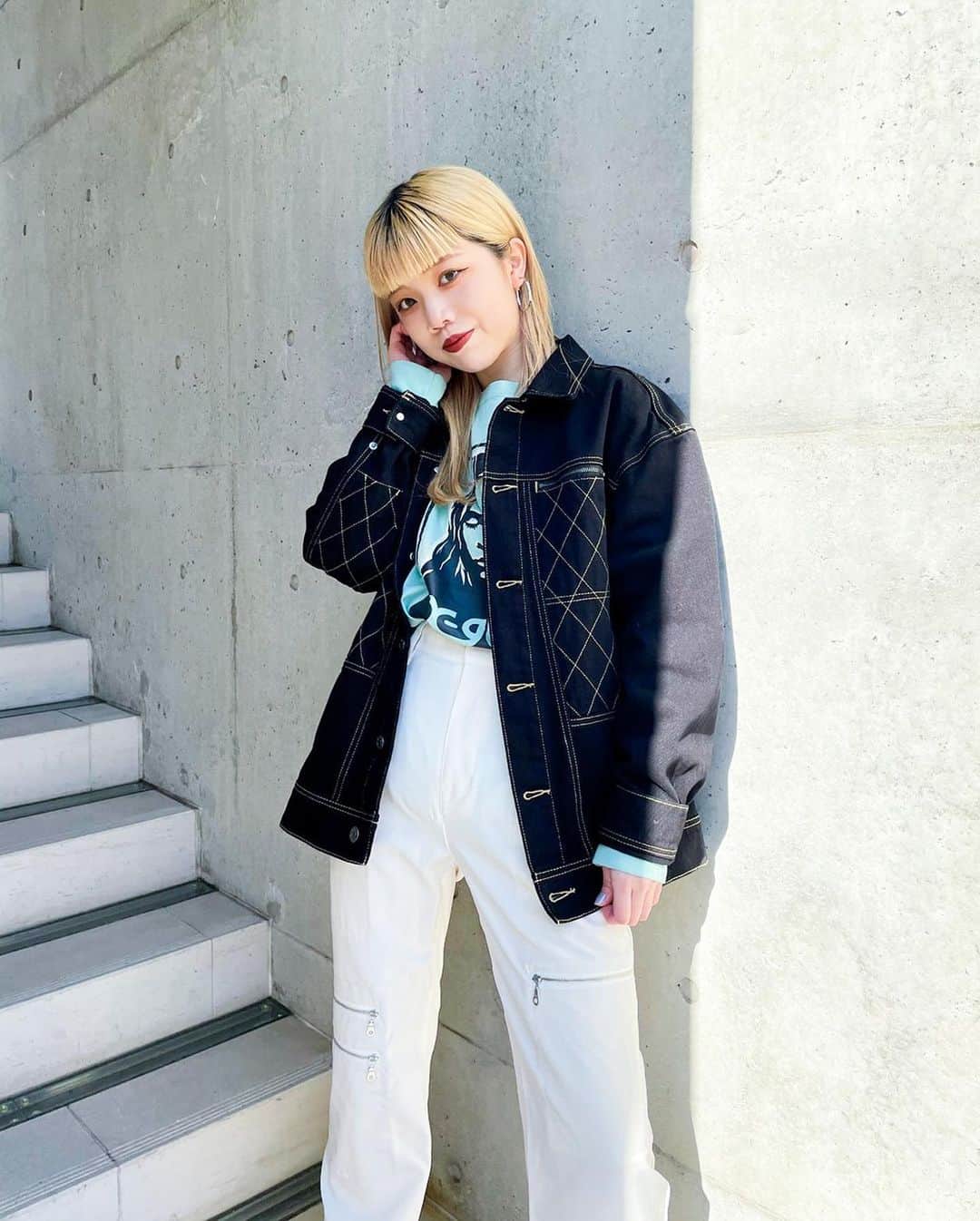 XGIRL_ootdのインスタグラム：「#xgirl_ootd @xxgnamii 155cm X-girl NAGOYA STAFF ・ -------------------------- ・ ▪️SHIRT JACKET ¥14,000+tax ▪️BOX FACE L/S TEE ¥6,000+tax ▪️BONDAGE FLIGHT PANTS ¥13,000+tax ▪️MILLS LOGO ADVENTURE SHOULDER BAG ¥5,500+tax -------------------------- #xgirl #xgirljp #xgirlus」