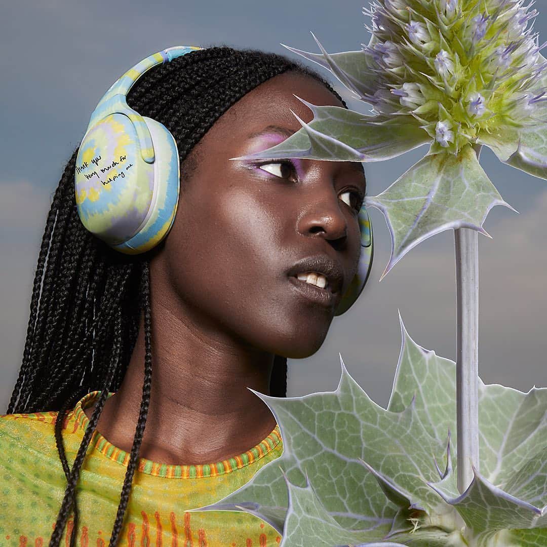 Skullcandy Japanのインスタグラム：「Collina Strada ✖️ Skullcandy Collection.💙🎶💜﻿ ﻿ VGP2021 金賞🥇臨場感MAX 振動するヘッドホン💀﻿ 🔊サブウーファー搭載 ﻿ 👂パーソナルサウンド with Skullcandy App﻿ ⚡️40時間バッテリー＋急速充電﻿ ﻿ 日本では限定数のみ販売中✨﻿ 詳しくは投稿をタップ！﻿ ﻿ #FeelSkullcandy」