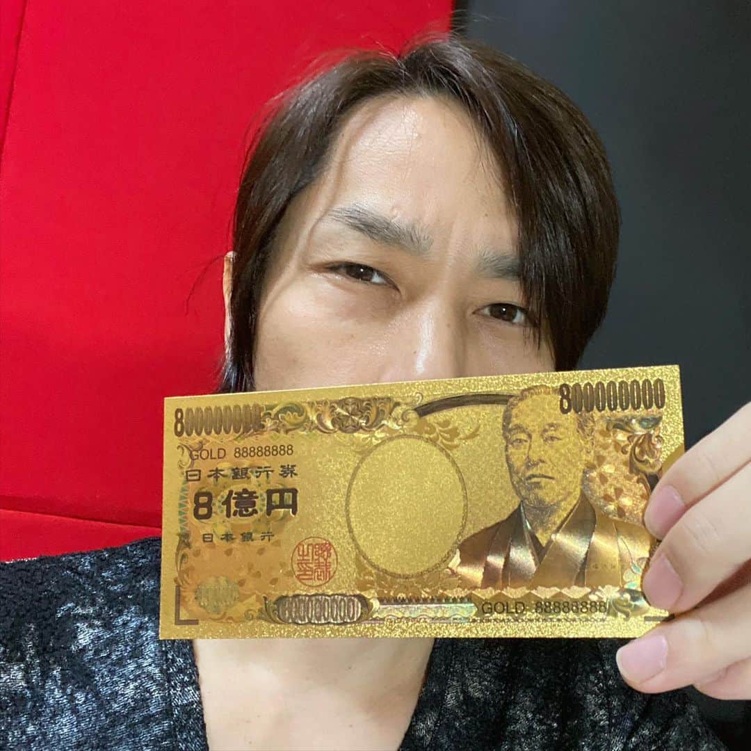 谷本貴義のインスタグラム：「8億円札、らしい。  #八王子」