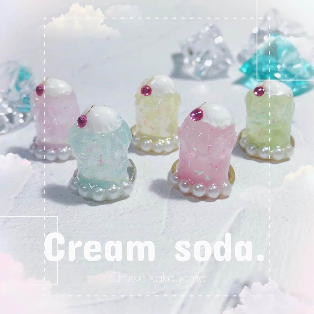 なかやまちえこのインスタグラム：「ハンドメイド ネイルリング 『Cream soda』の販売が始まりました🍹 @stampnailring ⠀ ご購入は @stampnailring  のプロフィールから販売サイトに飛んでいただくか、ストーリーからswipe出来ます😌✨⠀ ⠀ #リングネイル は指先に #リング をはめていただくのみの取り外し簡単に爪先のオシャレを楽しめる商品です✨⠀ #スタンピングネイルリング ⠀ 全てハンドメイドとなりますので、よろしくお願い致します😌🙏🙏✨⠀ #nail #nails #nailart #ネイル #美甲 #ネイルアート  #japanesenailart #manucure #japanesenails #manicurist #gelnails #أظافر #네일아트 #vẽmóng #ngườiđẹp  #เพ้นท์เล็บ #искусствоногтя #artedeuñas #เพ้นท์เล็บเจล #ジェルネイルデザイン #ネイルデザイン #senikuku #nagelkunst #ゆめかわネイル #オーロラネイル #ゆめかわいい ⠀ ・意匠登録済（デザイン特許）STAMPNAIL ・実用新案登録済（使い方特許）STAMPNAIL」