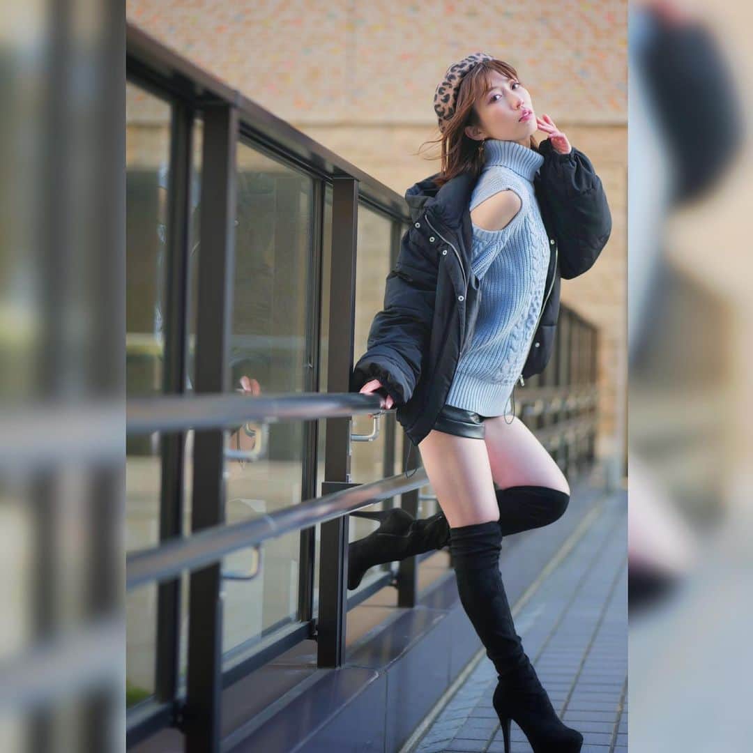 板野優花のインスタグラム：「Photo by @ryujits くん ・ この日、ポートレートデビューだった リュウジくん🙆‍♀️💓 めちゃくちゃポートレートとか勉強してきてくれてて 初めてのポートレートとは思えない写真連発で 先に頂いたデータだけでもめちゃくちゃ良くて驚き🥺💓 ・ 私もさらに頑張らないとなー！って パワーをもらっちゃったー🔥💪 ・ #aoichance撮影会 #シャドウライツ撮影会  #ポートレート #関西モデル #サロンモデル #イベントMC #撮影会モデル #ポトレモデル #カメラマンさんと繋がりたい #美容師さんと繋がりたい #有名になりたい #イベントmc #関西タレント #ポートレート好きな人と繋がりたい  #美脚 #ショーパン #太もも #絶対領域  #オフショル #ポートレートしま専科 #夢を叶える  #好きな仕事で生きていく  #japanesegirl」
