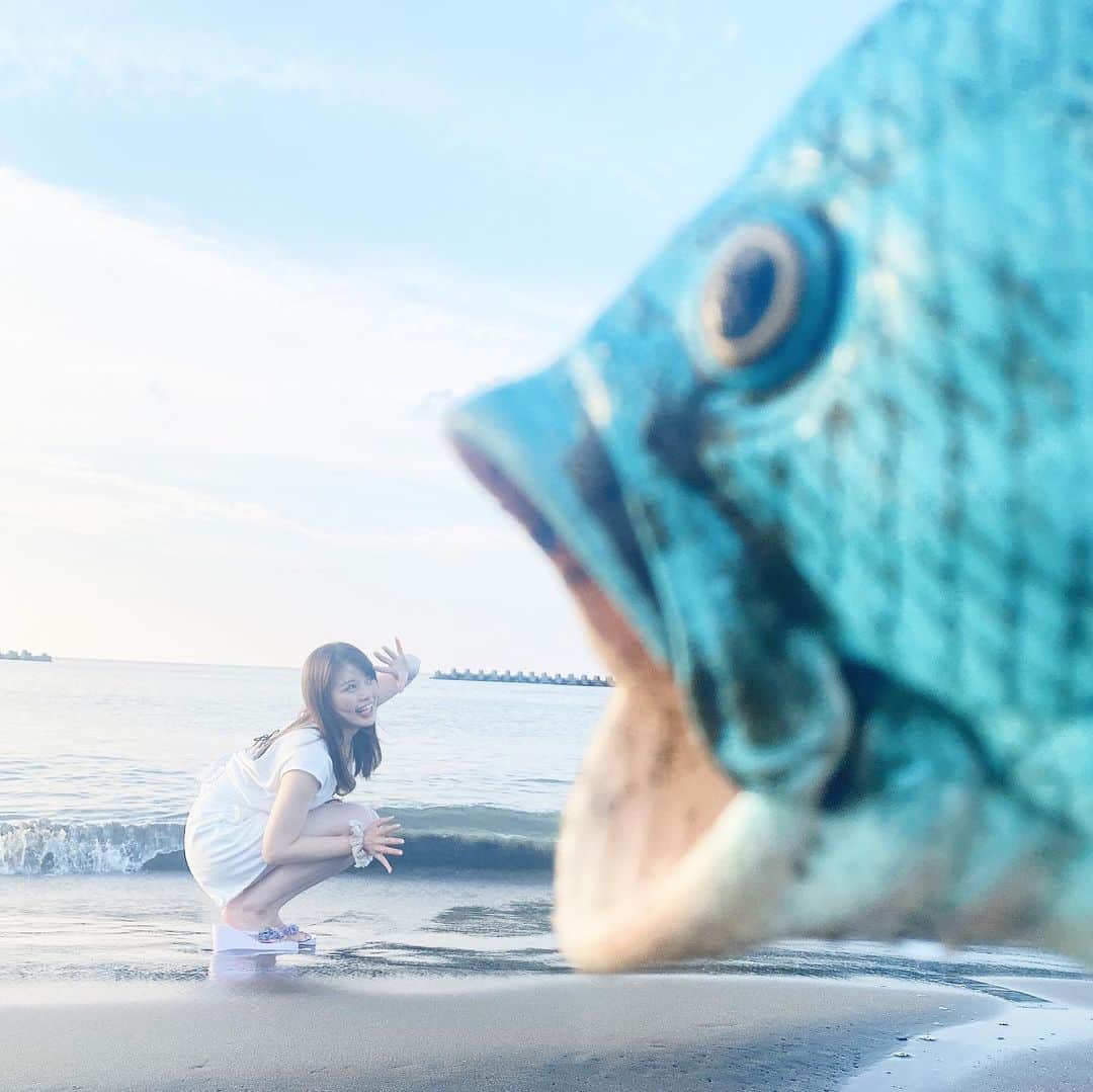 畠山茉央のインスタグラム：「いきなり夏の写真😂🐟 ・ #魚サンに食べられる #夏#海#北海道」