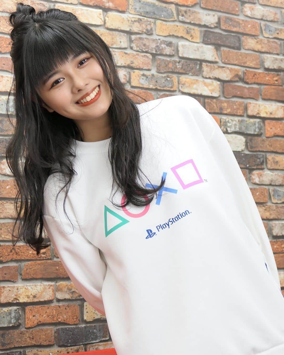 蒼山みことのインスタグラム：「GU×PlayStation コラボのやつ👕🥰 ゲーム好きな私にぴったりの服です🎮  #newpost #photo #photography #ファッション #洋服 #gu #playstation #コラボ #ポートレート #撮影 #撮影モデル #加工なし #ミスid #ミスid2021 #ファイナリスト #タレント #グラビアアイドル #グラビア #インスタグラビア #いいね #いいね返し #いいね返しは絶対 #lfl #l4l #likeforlikes #like4likes #instaphoto #instagood #follow #followｍe」