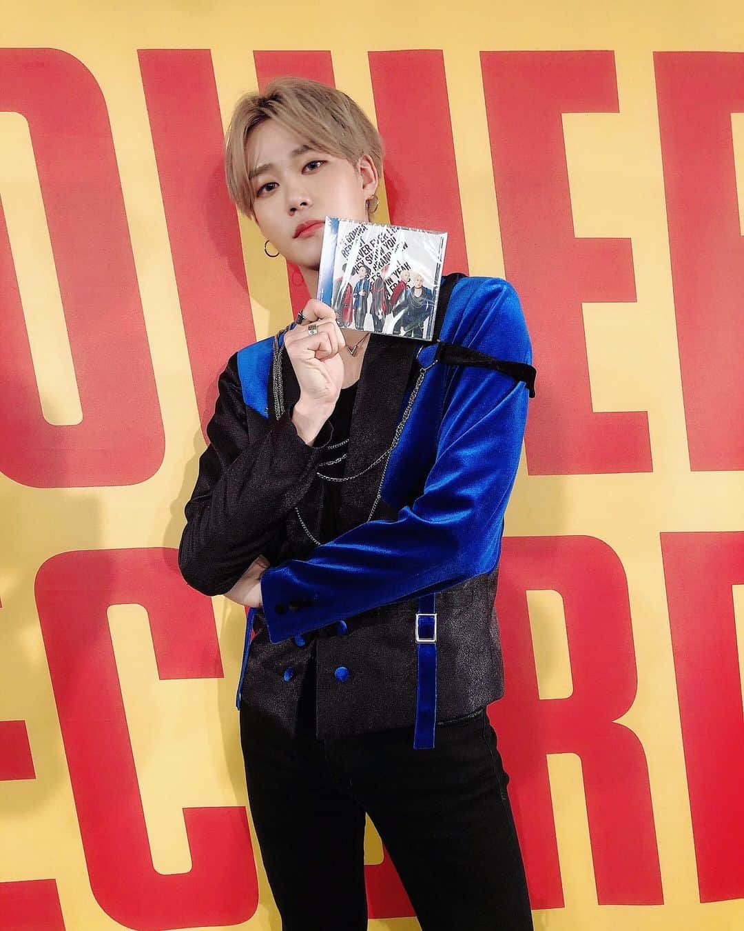 YUKIのインスタグラム：「いろんなことを乗り越え、今日リリースすることができました CDを買わない時代であっても、こうやって自分達の想いを載せた版が出ることは、アーティストとしてとて毎回嬉しく思います。 この一枚を皮切りに今年も頑張ります☺︎  Our first E.P[Reboot] was released today. Thank u 4 supporting at this difficult time. I’m gonna work hard this year too <3」