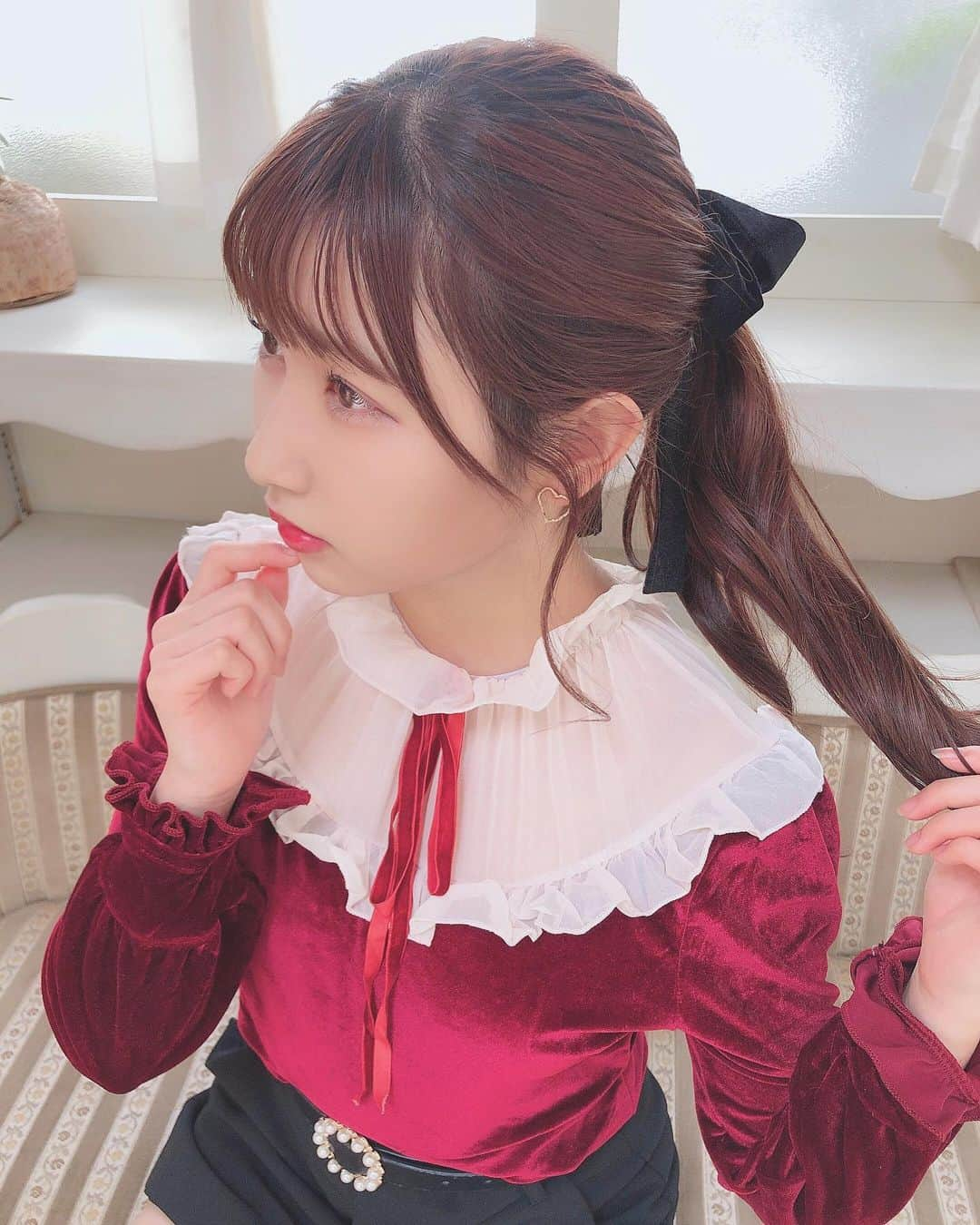 山本杏奈さんのインスタグラム写真 - (山本杏奈Instagram)「🎹❤️🖤  ポニー×垂れるリボンって王道ですよね…？♩¨̮⑅*♡  みんなもすき？？？」2月3日 20時57分 - yamamoto_anna_