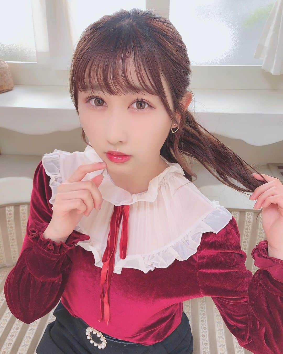 山本杏奈さんのインスタグラム写真 - (山本杏奈Instagram)「🎹❤️🖤  ポニー×垂れるリボンって王道ですよね…？♩¨̮⑅*♡  みんなもすき？？？」2月3日 20時57分 - yamamoto_anna_