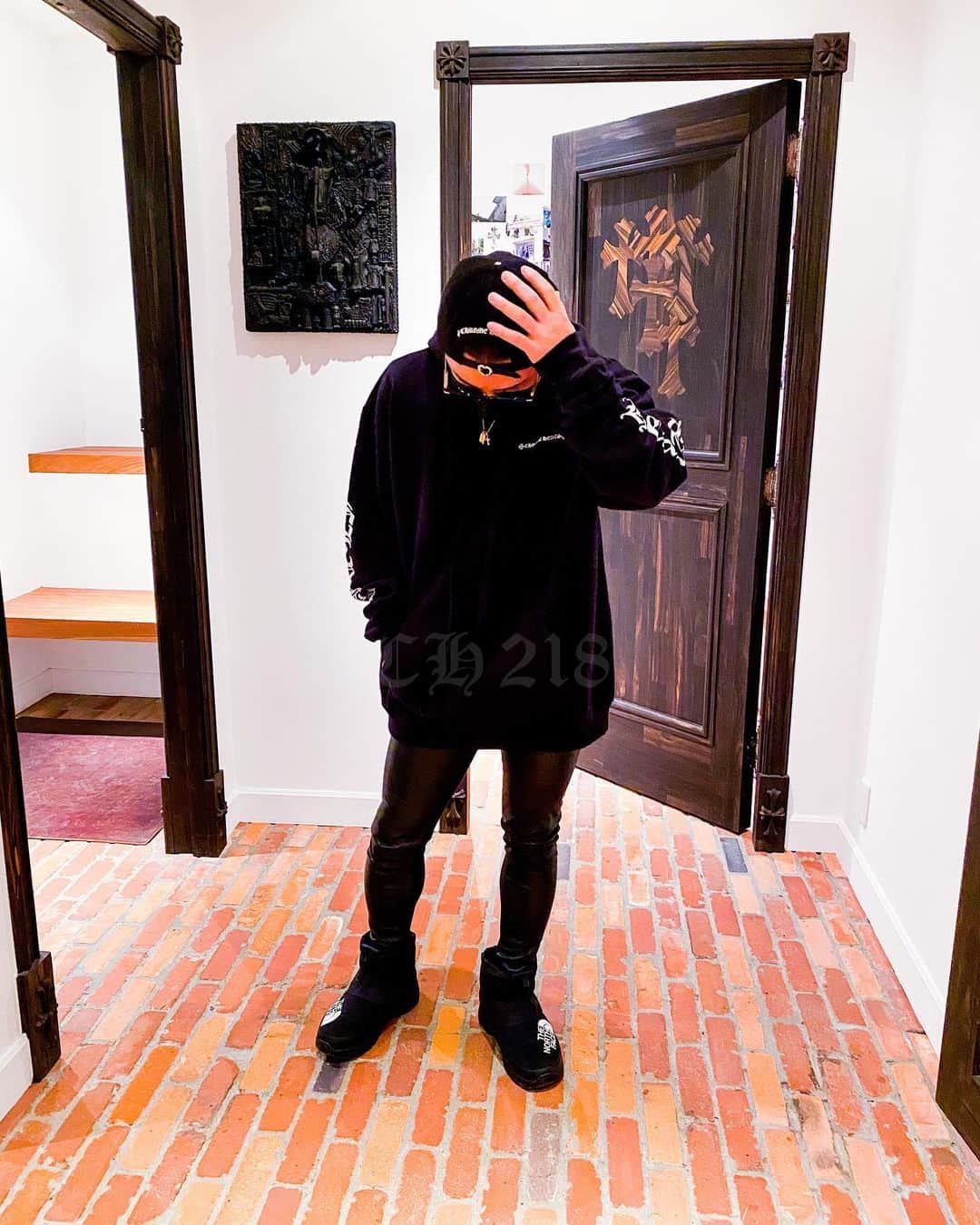 ★★★XXXXXのインスタグラム：「🖤🤍❤️ ・ ・ ・ ・ ・ ・ ・ ・ ・ ・ #chromeheartsofficial #chromehearts #chromehearts22k #richardstark #laurielynnstark #jessejostark #mattyboy #mattdigiacomo #ch #silver #leather #ootd #outfit #ootdmen #mensfashion #hypebeast #クロムハーツ #크롬하츠 #克罗心」