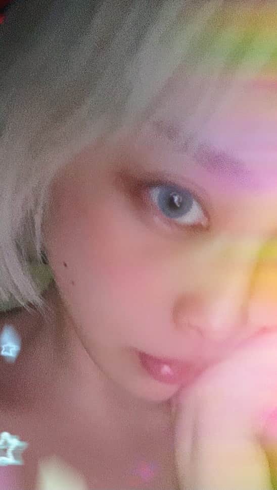 大谷雅恵のインスタグラム：「韓国の曲もまた練習再開です。  私がまだ韓国に興味を持つ前に日本の漫画が原作で作られた映画『カンナさん大成功です！』を観たのが初めての韓国映画で、この曲をどうしても歌いたかったのですが当時は韓国語がさっぱり覚えられず。。。  だいぶ時間が経ってから練習し始めたのを覚えています。  いつか韓国のドラマの主題歌を歌いたいという大き過ぎる夢も持っています。  実力がなくては残れないのは日本も同じ。  今年は本当に歌を上達させたい☻  #별 #ピョル #星 #미녀는괴로워 #カンナさん大成功です #韓国語 #大谷雅恵 #koreansong  #일본가스 #행복 #행복하자」