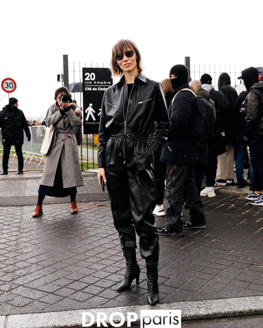 Droptokyoさんのインスタグラム写真 - (DroptokyoInstagram)「PARIS STREET STYLES #🇫🇷@drop_paris #streetstyle#droptokyo#paris#france#streetscene#streetfashion#streetwear#streetculture#tokyofashion#japanfashion#fashion#parisfashionweek#パリ#parisstreetstyle#parisfashion#pfw#2020aw#ストリートファッション Photography: @dai.yamashiro」2月3日 21時04分 - drop_tokyo