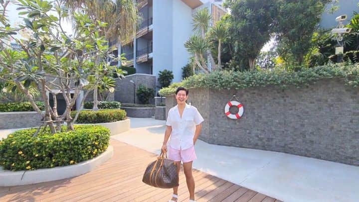 アイス・サランユーのインスタグラム：「Check point 📌 @renaissancepattaya  In One Bed Room Suite Seaview🏠 พาดูหนึ่งในห้อง ที่ View ดีที่สุด ของ #renaissancepattaya ครับ #renpty  #renpattaya」