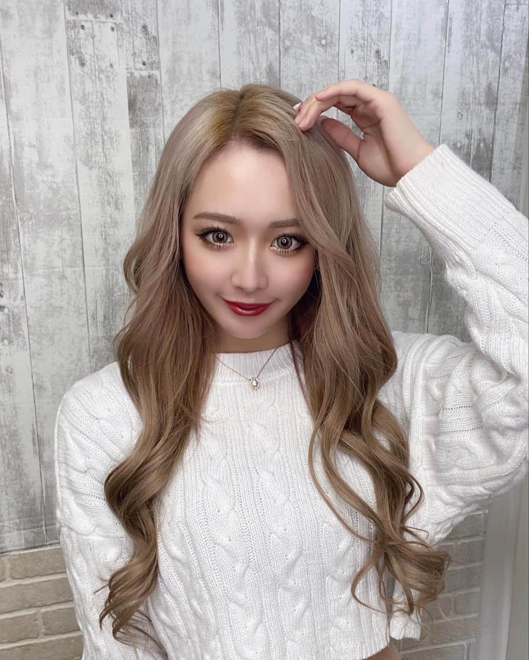 田村月光（ツッキー）のインスタグラム：「👸🏼💖👸🏼💖👸🏼💖👸🏼💖👸🏼💖 New Hair !!💋 ・ ・ ヒートテック着てるからなんかガタイ良い👏🏻笑 ・ 直で見た方が全然可愛いぃぃ!! @osa.41 ありがとうございます❕」