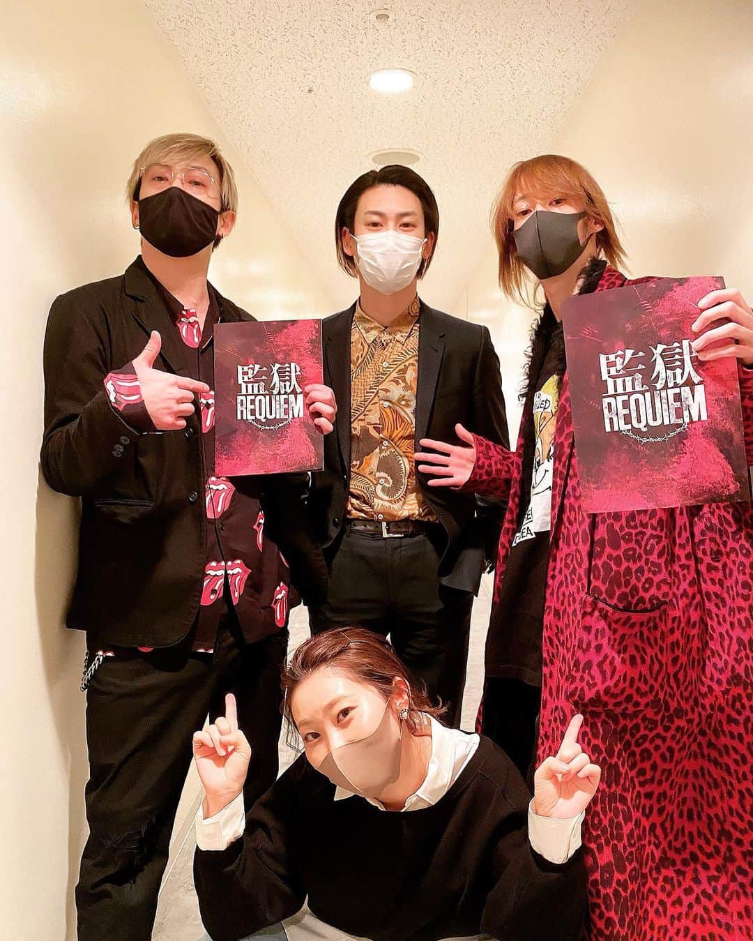 山口賢人のインスタグラム：「監獄REQUIEM  初日を終えて  塩田康平と音楽チームで⚡️  御来場誠に有難うございました！！  千秋楽まで、引き継ぎ宜しくお願い致します🤲」