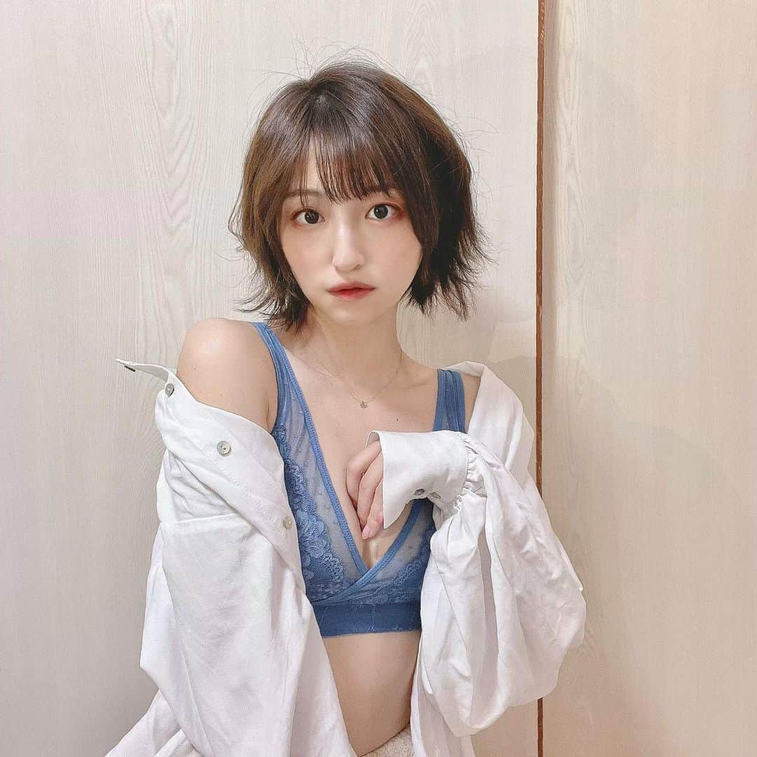 石井陽菜さんのインスタグラム写真 - (石井陽菜Instagram)「﻿ ﻿ 最近ずっと愛用中の﻿ @lulukushel のリフティナイトブラ﻿ ﻿ ノンワイヤーなので本当に楽で﻿ つけてるの忘れるくらいだよ〜🌛﻿ ﻿ ﻿ それなのにちゃんと効果はあるってすごい🍃﻿ ﻿ 寝てる間は締め付けられたくない！﻿ と思ってる人にも是非試して欲しいです◎﻿ ﻿ ﻿ ﻿ ﻿ ﻿ ﻿ #リフティナイトブラ#ナイトブラ#育乳#育乳ブラ﻿ #ルルクシェル#lulukushel#pr」2月3日 21時16分 - ishii__haruna