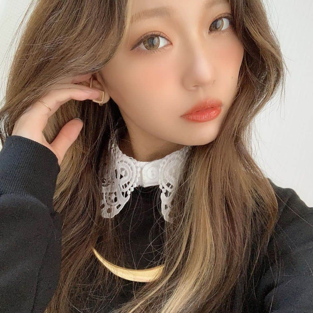 いっちゃん/嶋津 いつみのインスタグラム：「. . 最近、骨格診断の動画見まくって 判明したんやけど どうやら私は骨格ウェーブみたいです🤔💨 . . . . そして顔面のタイプは アクティブキュート←ぇ。 . . . 色はイエベ秋。 . . . . . こういう診断系すると もはや着れる洋服やメイク固定されちゃうよね🙃💦 . . . . みんなは自分のタイプ知ってる？🙋‍♀️？ . . . . .  #関西  #関西サロモ  #サロンモデル #サロモ #いっちゃん  #フリーモデル #関西モデル  #あざといっちゃん #かわいっちゃん #いっちゃんコーデ  #ブライダルモデル #アレンジモデル #ヘアカラー  #ヘアアレンジ #くしゃ顔  #ヨシンモリ ##関西  #関西サロモ  #サロンモデル #サロモ #いっちゃん  #フリーモデル  #치맥  #좋아요환영 #소통환영 #팔로우환영  #팔로미 #인친환영 #친구해요 #셀카  #셀피」