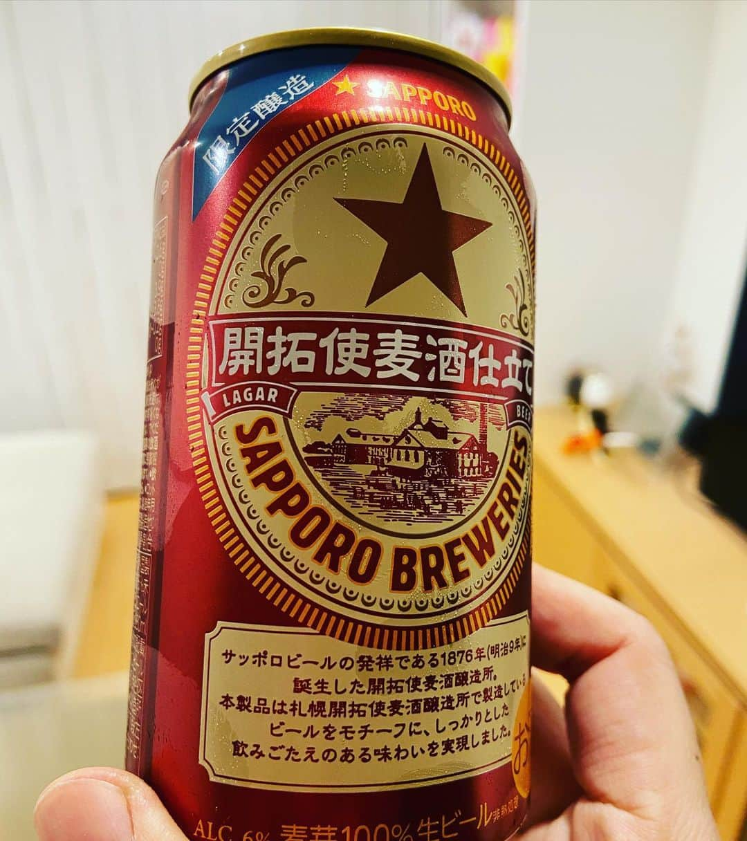 林家木久蔵（2代目）さんのインスタグラム写真 - (林家木久蔵（2代目）Instagram)「新発売のビールを。一度スペル間違いで発売中止となったビール。発売になって良かったね👍これ位の寛容さ好き😀皆さん分かる⁉️  #ビール #新発売 #缶ビール #新発売ビール #サッポロ #サッポロビール #ファミマ限定 #lagar #lager #私は気付かない #開拓使麦酒仕立て」2月3日 21時26分 - kikuzo2nd