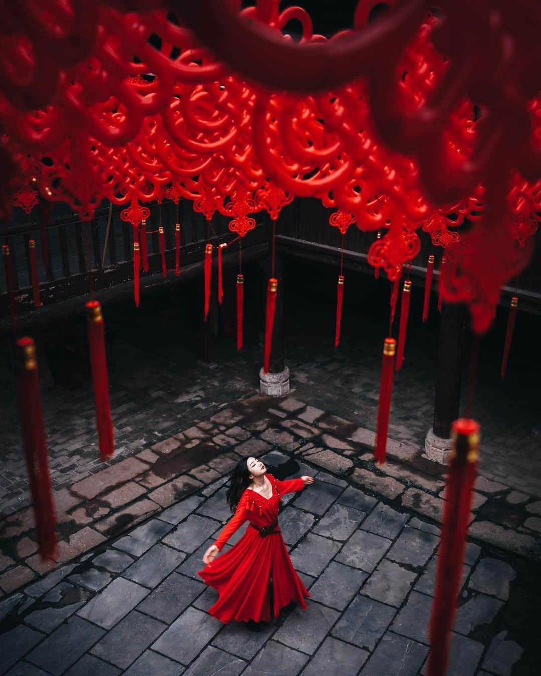 R̸K̸さんのインスタグラム写真 - (R̸K̸Instagram)「China red.  Walking along through the past and now in elegant China. #hellofrom Fenghuang Hunan China ・ ・ ・ ・ #beautifuldestinations #earthfocus #earthoffcial #earthpix #thegreatplanet #discoverearth #fantastic_earth #awesome_earthpix #ourplanetdaily #lifeofadventure  #theglobewanderer #stayandwander #welivetoexplore #awesome_photographers #IamATraveler #wonderful_places #TLPics  #designboom #voyaged #sonyalpha #bealpha #aroundtheworldpix  #streets_vision #d_signers #lonelyplanet #luxuryworldtraveler #onlyforluxury  #bbctravel #lovetheworld @sonyalpha  @lightroom @soul.planet @earthfever @9gag @500px @paradise @mega_mansions @natgeotravel @awesome.earth」2月3日 21時30分 - rkrkrk