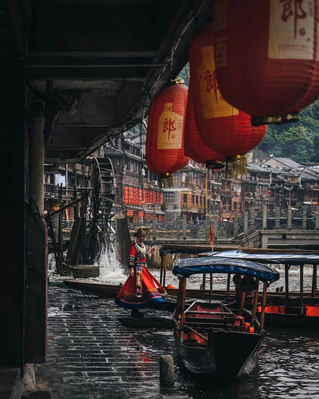 R̸K̸さんのインスタグラム写真 - (R̸K̸Instagram)「China red.  Walking along through the past and now in elegant China. #hellofrom Fenghuang Hunan China ・ ・ ・ ・ #beautifuldestinations #earthfocus #earthoffcial #earthpix #thegreatplanet #discoverearth #fantastic_earth #awesome_earthpix #ourplanetdaily #lifeofadventure  #theglobewanderer #stayandwander #welivetoexplore #awesome_photographers #IamATraveler #wonderful_places #TLPics  #designboom #voyaged #sonyalpha #bealpha #aroundtheworldpix  #streets_vision #d_signers #lonelyplanet #luxuryworldtraveler #onlyforluxury  #bbctravel #lovetheworld @sonyalpha  @lightroom @soul.planet @earthfever @9gag @500px @paradise @mega_mansions @natgeotravel @awesome.earth」2月3日 21時30分 - rkrkrk