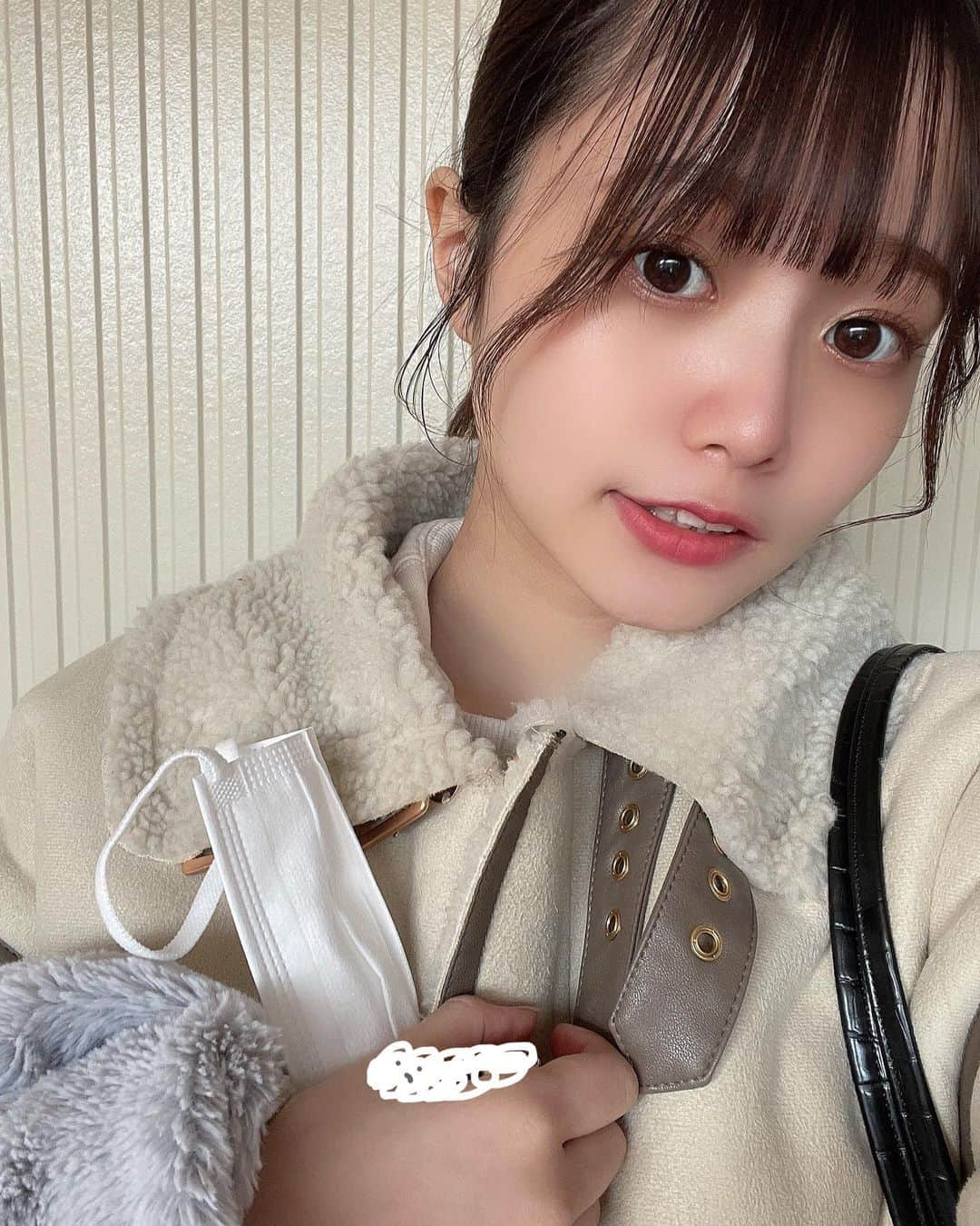 鹿沼亜美さんのインスタグラム写真 - (鹿沼亜美Instagram)「自撮りばっかりで飽きちゃわない？ 、 、、でもしょうがないの！撮ってくれる人いないから！我慢して！！ #あみまるのいる生活 #自撮り女子 #水曜日#おやすみなさい」2月3日 21時31分 - ami_1212one