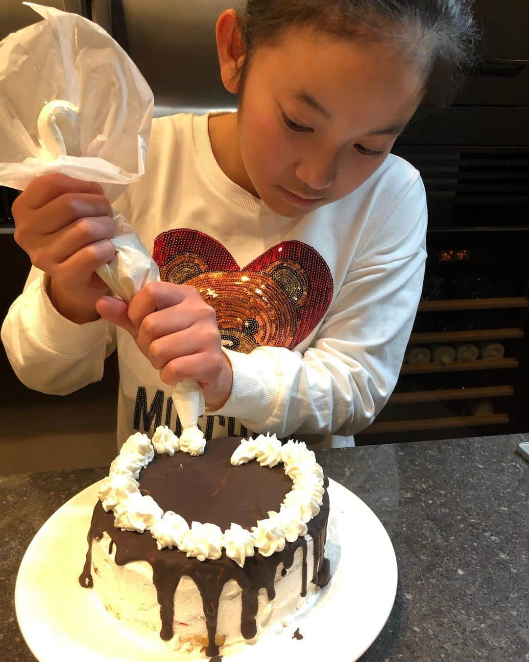 宮里優作さんのインスタグラム写真 - (宮里優作Instagram)「娘12歳になる！ おめでとう㊗️🎉🎊 早いな〜😭😭😭 #誕生日 #自分でデコる #もうすぐ中学生 #いつもなら節分の日 #息子は何故か不機嫌」2月3日 21時37分 - yusakumiyazato_official