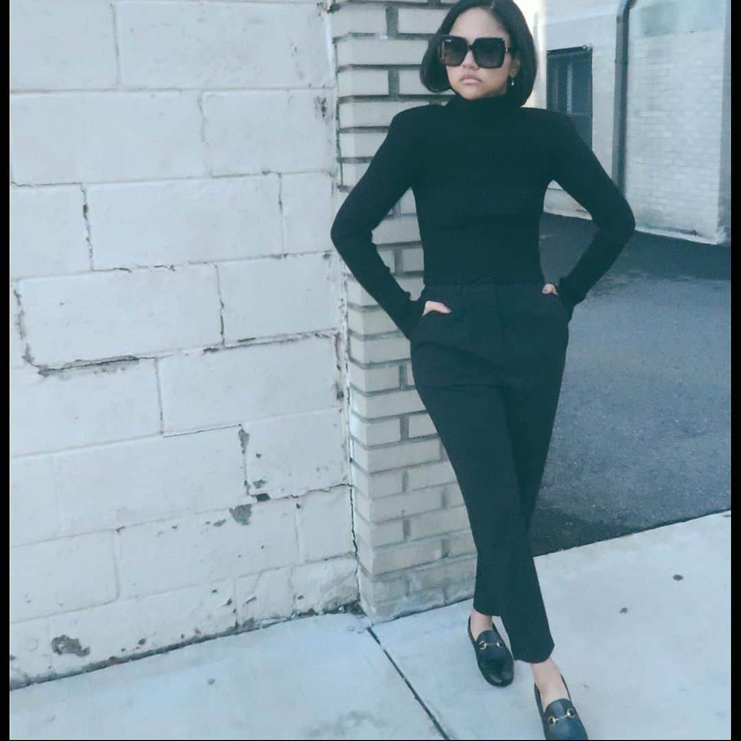キャット・デルーナのインスタグラム：「3 weeks ago I tested positive for COVID-19. Thank God that under his grace, it was a mild case. I am recovered and healthy now, Amen. My next post will be a video sharing my experience and much needed tips that no one who’s been through this has shared so far. I believe we all need to tell our stories to give insight and hope to those who still have not faced this virus. I used to be so afraid of getting this, and now I’m super anxious to share with you why you shouldn’t let fear get the best of you while combating the “RONA”. Thanks to all my family and close friends who kept me in their prayers🙏🏽 BIG TIP!! Start taking elderberry NOW so your immune system is ready for whenever it hits. Not wishing this on anyone but realistically, we are all going to be affected by this at some point, but with faith and strength we can get through it. Love you all and stay blessed and healthy 🙏🏽🙏🏽🙏🏽🙏🏽🙏🏽🙏🏽🙏🏽」