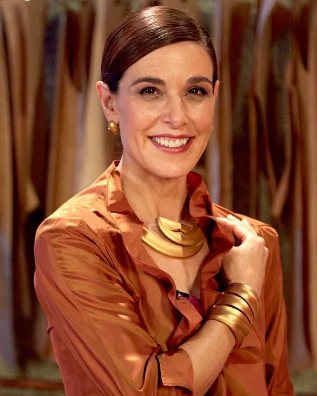 ホアキンベラオのインスタグラム：「Raquel Sanchez Silva con collar y pulsera de la colección 1987,en maestros de la costura」