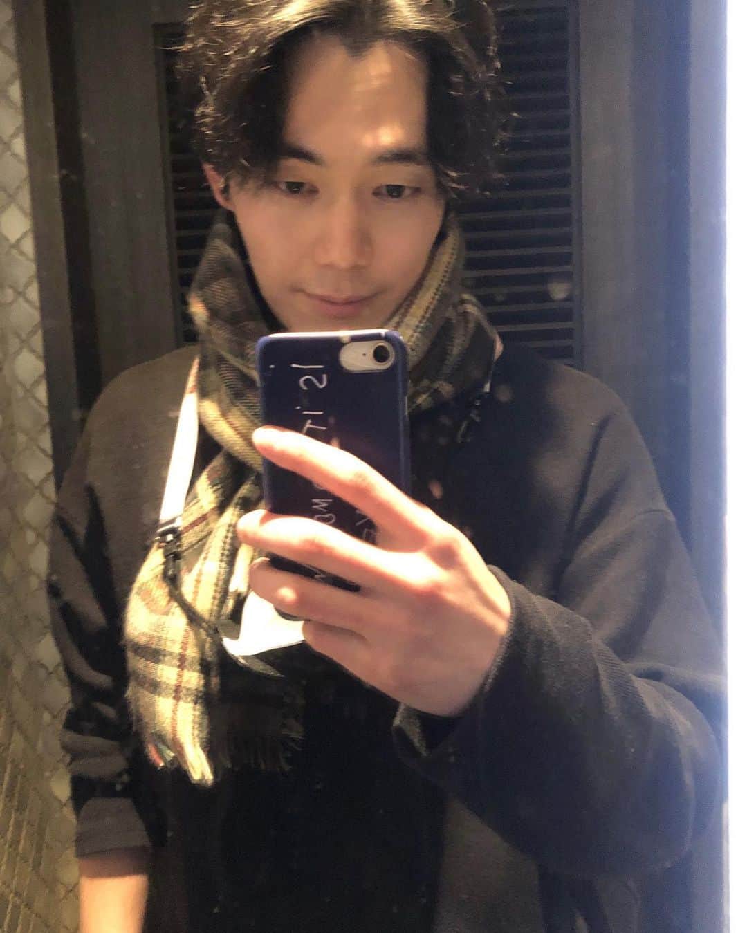 リュ・ギョンスのインスタグラム：「눈 오는데 안부 인사.」