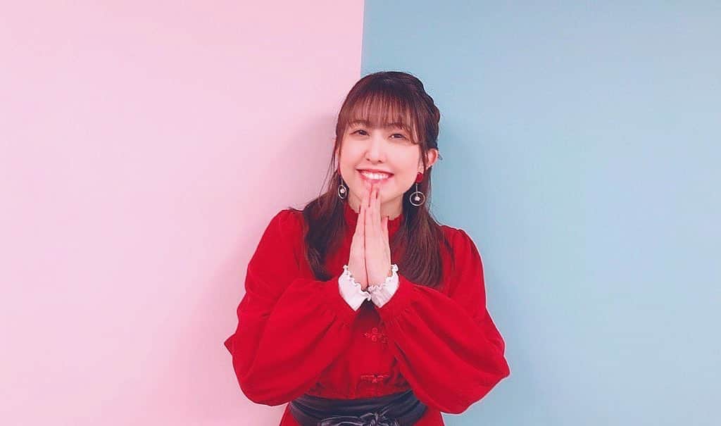 井上麗夢のインスタグラム：「今日もお疲れ様です！﻿ ﻿ 緊急事態宣言は延長になったね〜﻿ 今はお家でかたかたお仕事したり﻿ 映画みたりするのが楽しいよー！！﻿ ﻿ ﻿ みんなは何か変わったことあった？？﻿ どんなことして楽しんでるの〜？？﻿ ﻿ ﻿ ﻿ ﻿ 今日はYouTubeの撮影してきて﻿ たくさん呑んだからもう酔っちゃったよー笑﻿ ﻿ __________﻿ ﻿ 【YouTube】﻿ ﻿ 2/14(日)20:00〜START﻿ 毎週、金日更新﻿ ﻿ 女子が吐露する「とろトーク」﻿ ただ、お酒飲んで喋ってる﻿ 私たちが楽しいだけのチャンネルです🥰❤️﻿ ﻿ ﻿ プロフィールトップページからリンク飛べます🙆‍♀️❤️﻿ ﻿ 「とろチャンネル」﻿ で検索するとたくさんでてきちゃうから﻿ 大変かもしれないけど、、笑笑﻿ 見つけてチャンネル登録してもらえたら﻿ とってもうれしいなー！！﻿ ﻿ ﻿ お題のストックは50個以上！﻿ めちゃくちゃに喋り倒して﻿ 飲み倒します！！！！﻿ ﻿ ﻿ __________﻿ ﻿ ﻿ ﻿ Twitter:@Remu_19﻿ ﻿ ﻿ ﻿ #カメラ女子 #カメラ女子部 #ipone #東京写真部 #写真部 #instagood  #olympuspen #写真好きな人と繋がりたい  #写真を撮るのが好きな人と繋がりたい  #カメラ好きな人と繋がりたい #カメラマン募集 #ファインダー越しの私の世界  #フィルター越しの私の世界 #ポートレート #ポートレートモデル #女優 #井上麗夢　#YouTube #ダイエット #写真集 #被写体モデル #被写体 #撮影会モデル #撮影会 #断捨離」