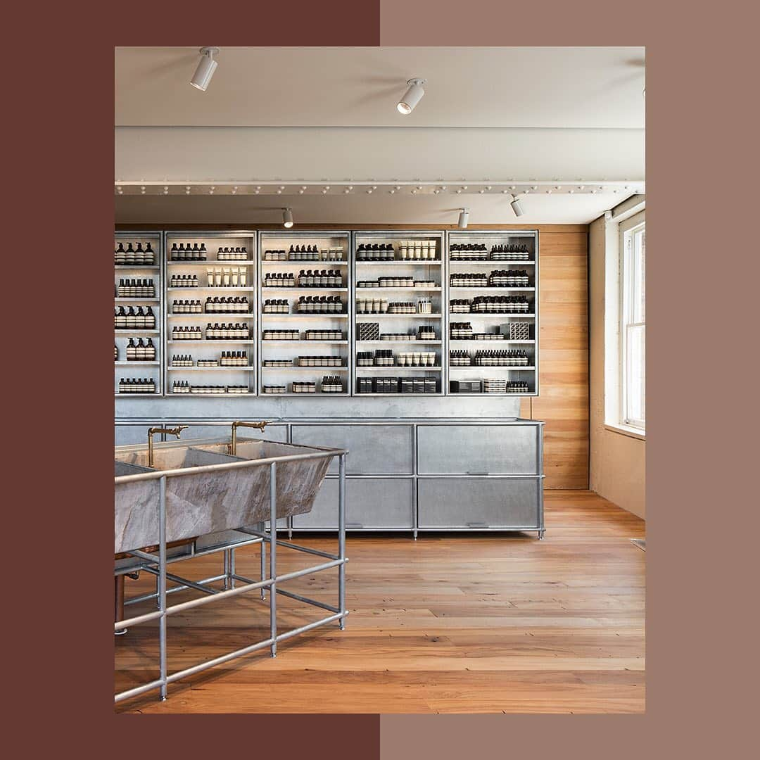 イソップさんのインスタグラム写真 - (イソップInstagram)「Aesop Newmarket: raw simplicity and recycled timber. Created in partnership with @pattersonassociates, Aesop Newmarket in Auckland was inspired by the region’s architectural heritage. The interior echoes the raw simplicity of a traditional New Zealand washroom or rudimentary holiday home, with recycled Rimu timber covering the walls and floor, and shelving surfaces reminiscent of oven trays—alluding to the site’s original use as a commercial bakery.」2月3日 22時02分 - aesopskincare