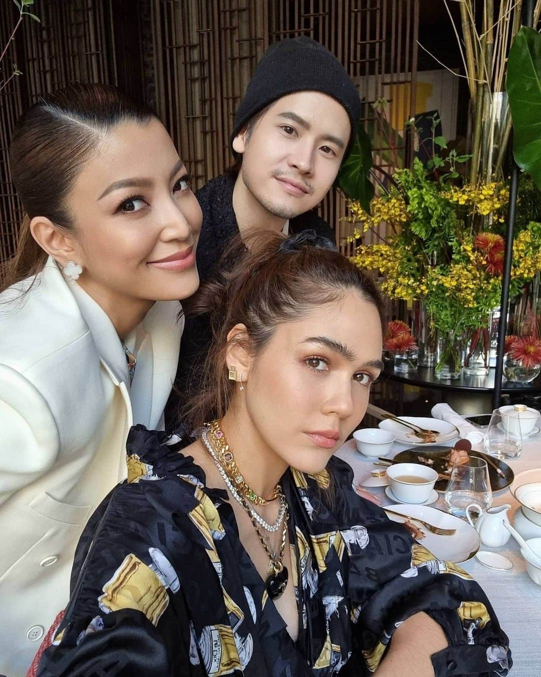Araya Alberta Hargateのインスタグラム：「Birthday brunch. Happy belated BD @aimeemorakot รักเเหละ 🙄🙄🙄🙄」