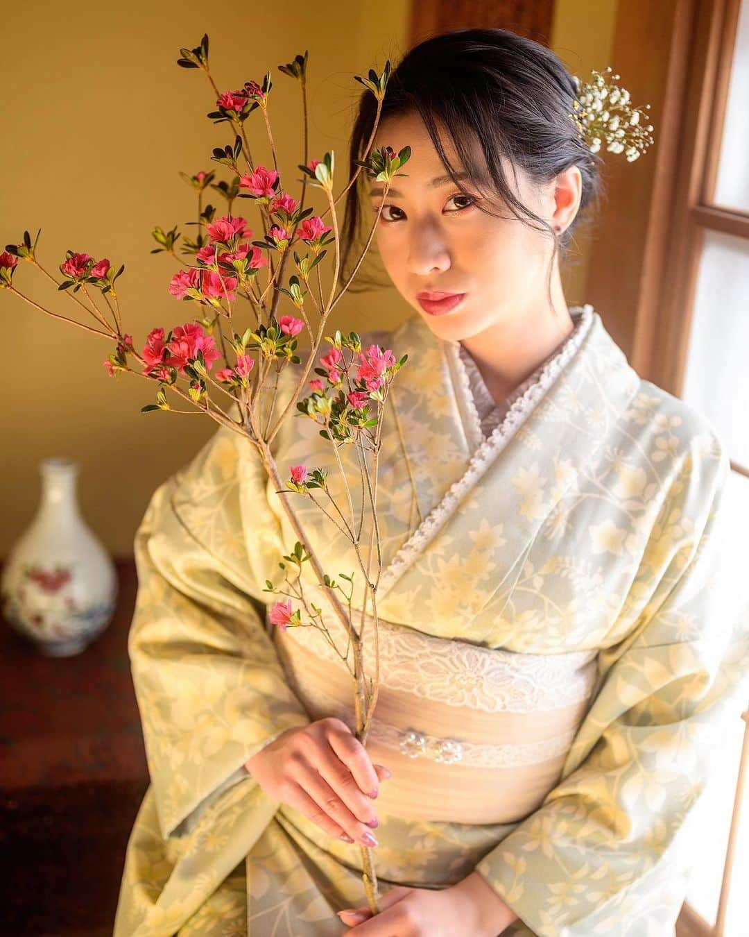 RINA（木植里奈）さんのインスタグラム写真 - (RINA（木植里奈）Instagram)「❤︎. . . 着物姿はどうですか？？👘•°✻ これこそ日本人🇯🇵. . . . #じーふぉり撮影会  #じーふぉり #着物 #着物ヘア  #着物女子 #kimono  #kimonostyle  #黒髪 #被写体 #撮影会 #ポートレート #写真好きな人と繋がりたい  #カメラ好きな人と繋がりたい  #作品撮り  #ファインダー越しの私の世界」2月3日 22時05分 - riiina_1020