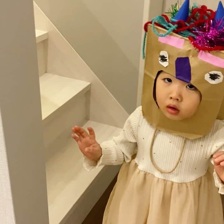 吉田ちかのインスタグラム：「Last night Pudding had her very first visit from Mr. Oni (a Japanese ogre that comes to scare little kids)! I just uploaded the full video on YouTube😊 Hope you check it out! It’s pretty funny!﻿ ﻿ 昨日の夜、鬼が我が家に来ました！プリンの初めての豆まき☆ YouTubeにフルバージョンをアップしたので是非🤣﻿ ﻿ 子供と使える日常的な英会話もちょこちょこ入ってます👍後半はただただ豆まきでふざけてるだけだけど😅﻿ ﻿ #厄年終わった #やったー ﻿#あのシミ #子供のいる暮らし #子供英会話 #日常英会話 #バイリンガル育児 ﻿」