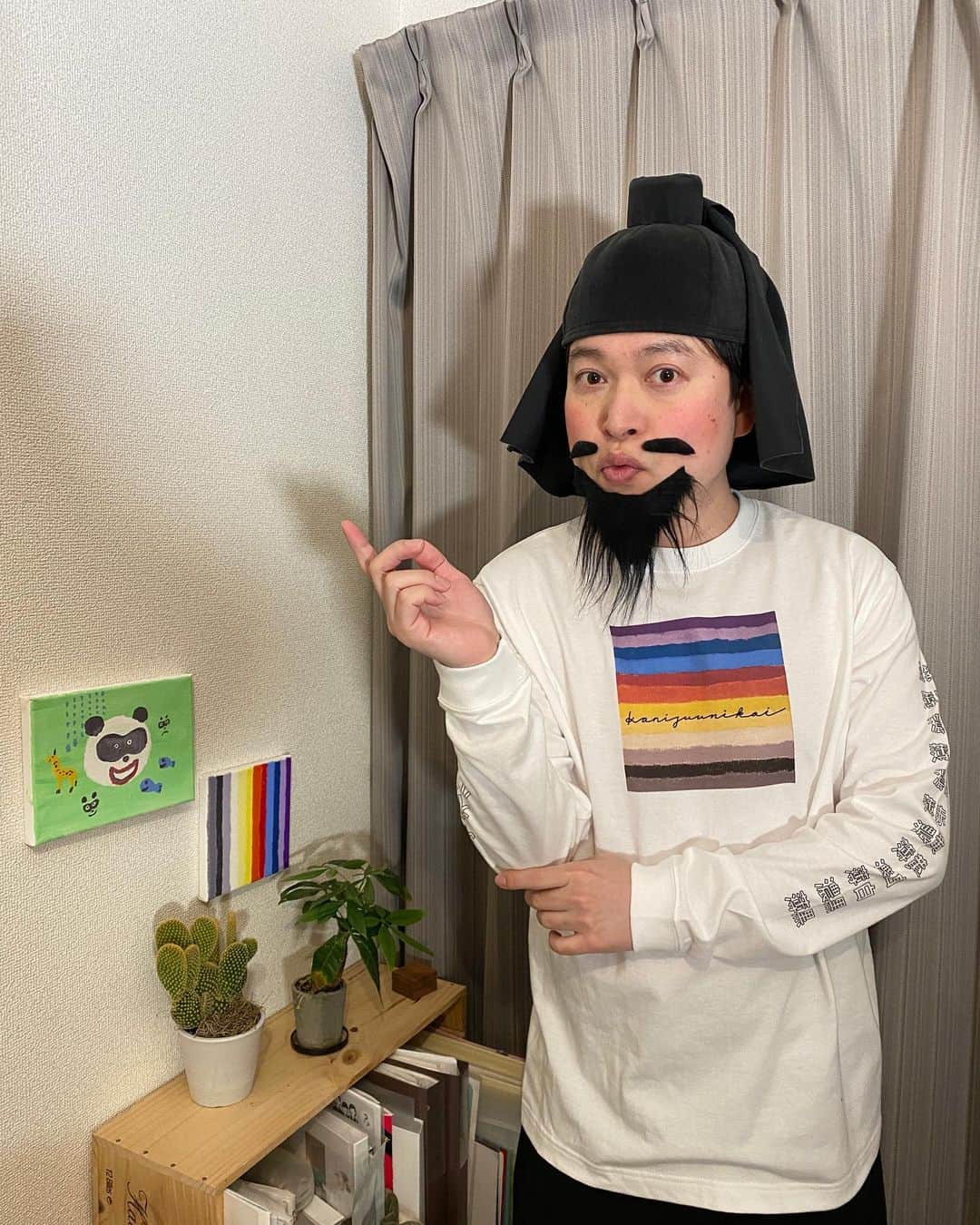 のインスタグラム：「脳みそ夫オリジナルグッズ！ . SUZURIで作った〜す（たこ口） . デザインは手描きでがんばった〜す！ . このアイテムはSUZURIの【脳みそ夫ショップ】にある〜す！ . ぜひ見て〜す！ . 【着用アイテム】 1.冠位十二階ロングスリーブTシャツ(ホワイト・L) . 2.冠位十二階スウェット(ブラック・XL) . 3.冠位十二階バンダナ . 4.パンダなるものスウェット(ホワイト・L) . #脳みそ夫 #OL聖徳太子 #SUZURI #みそグッズ #冠位十二階 #みそっこ #けっこう着やすいっす」