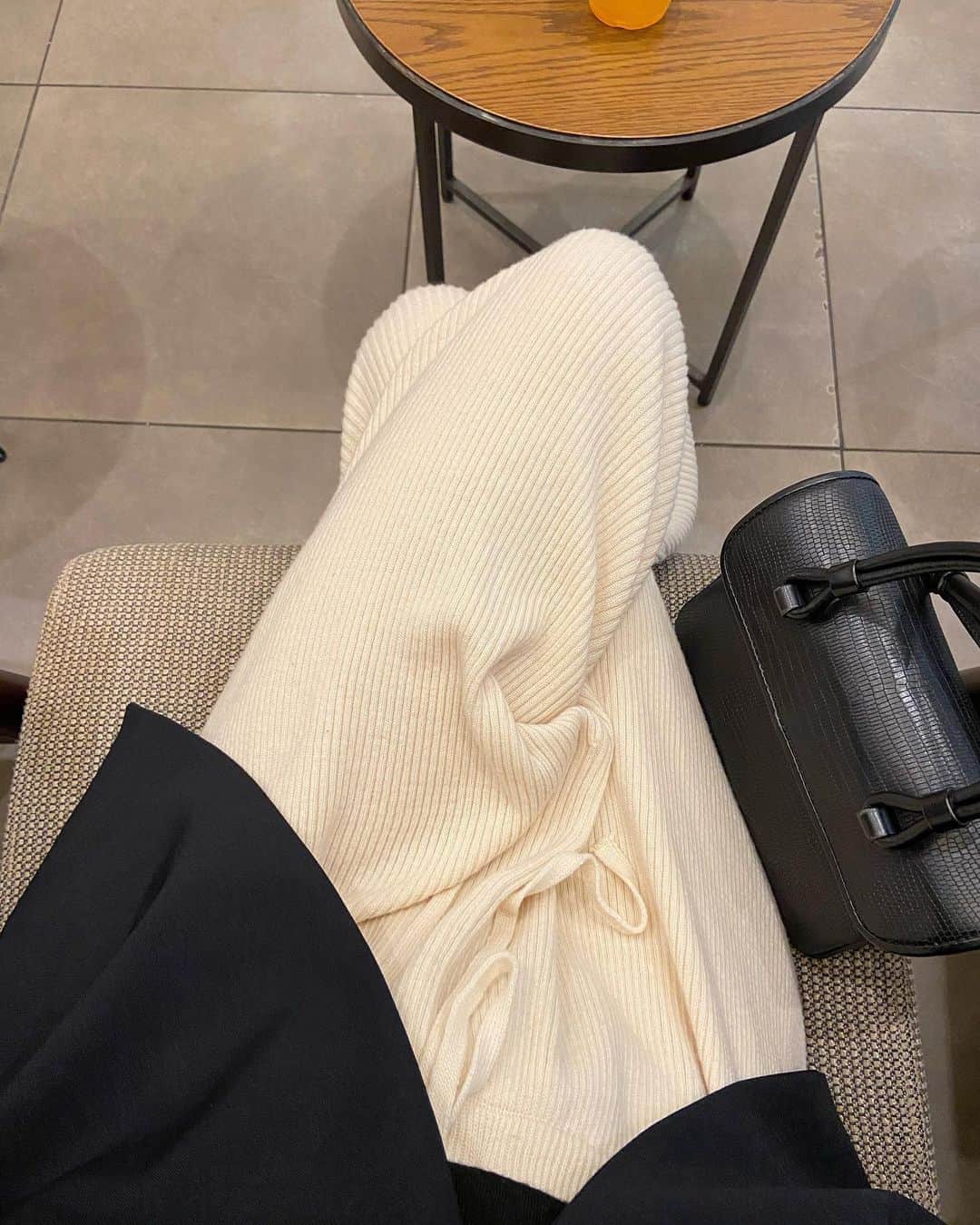 i am aiのインスタグラム：「☕️💭」