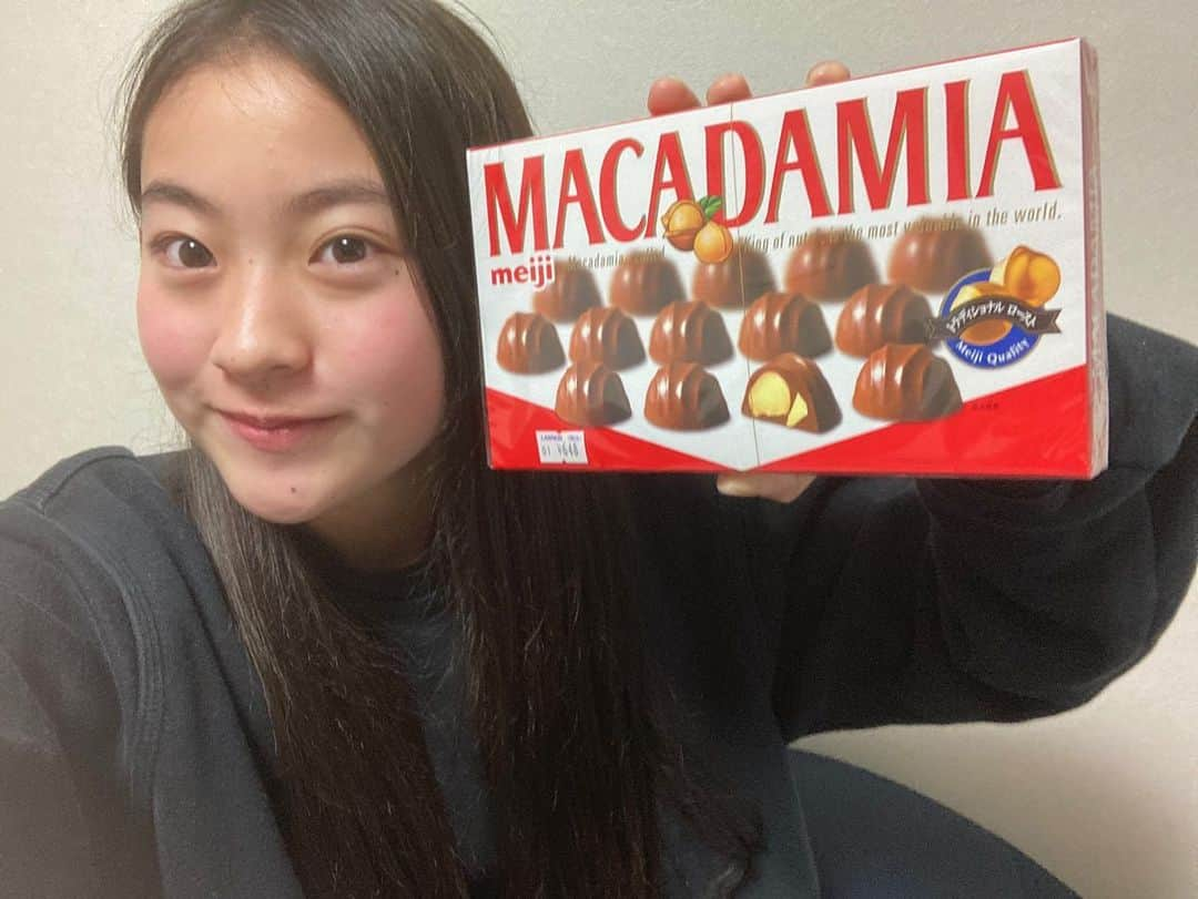 Ayamiさんのインスタグラム写真 - (AyamiInstagram)「こんなビックなサイズのMACADAMIA初めて見た🍫😳 . #OFFICENOIR#meiji #美味しい #macadamia #ビック #チョコレート #チョコ #中学生#中学1年生#jc1#jcモデル#jcガール#アヤミ#おしゃれ大好き#モデル#ティーンモデル#かわいい#ロングヘア#福岡#福岡モデル事務所#モデル事務所 #Instagood#japanese#Japanesegirl#model#potd#tagsforlike#ootd#followme#MOLDIV」2月3日 22時16分 - ayami__0629