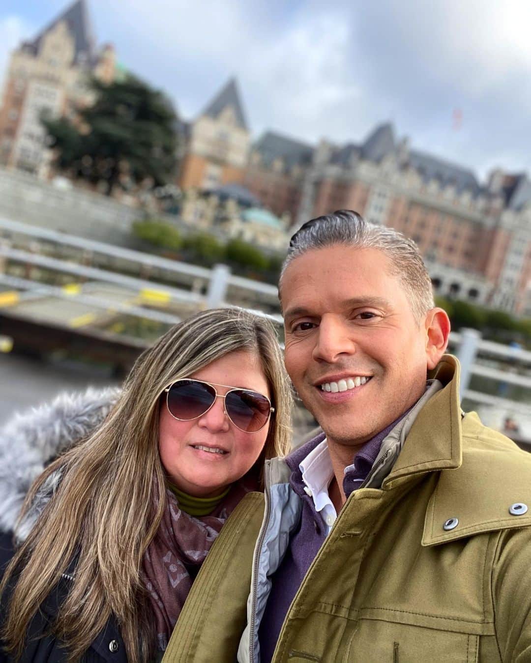 のインスタグラム：「Feliz cumpleaños mi Chuch!!! @laudelca que Dios te bendiga y te cumpla todos tus sueños!!! Por más aventuras juntos disfrutando de nuestro trabajo!!! #lauradelcampillo #happybirthday #felizcumpleaños #bff」