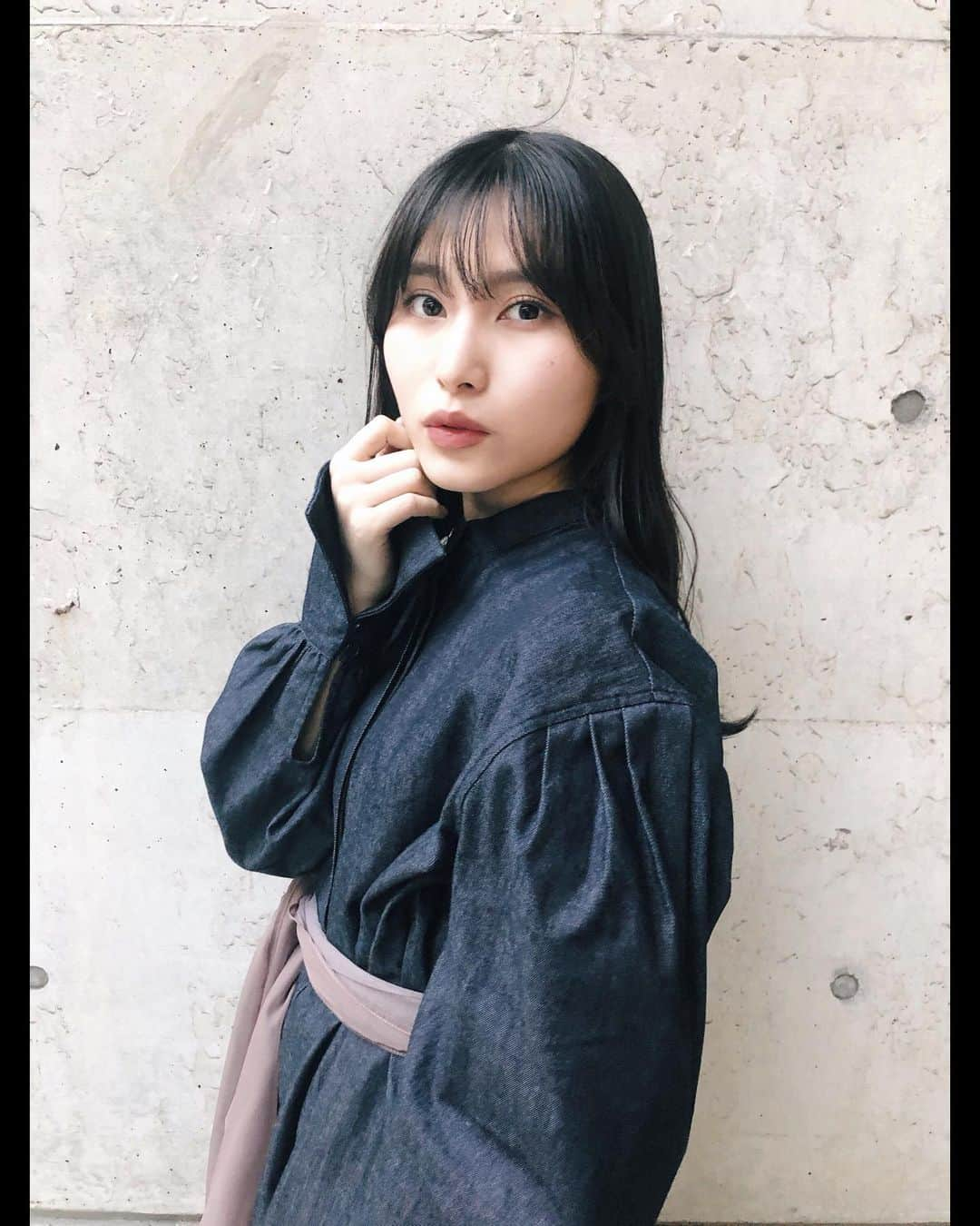 福岡聖菜さんのインスタグラム写真 - (福岡聖菜Instagram)「最近は少しだけ"女の子"な雰囲気のお洋服の気分で、大人っぽいピンクも気になるところ。  デニムのワンピースに ウエストマークはピンクベージュのリボンを  憧れだったロングブーツ、流行りに乗って チャレンジできる今が嬉しいなぁ☺️ 中学生の頃合わせ方がわからないと買えなかったのもひとつの思い出。  one-piece: #labelleetude   #ミニワンピース #ミニワンピースコーデ #ロングブーツコーデ  #オンラインお話し会 #akb48  #せいちゃんの私服日記」2月3日 22時21分 - seina___ff