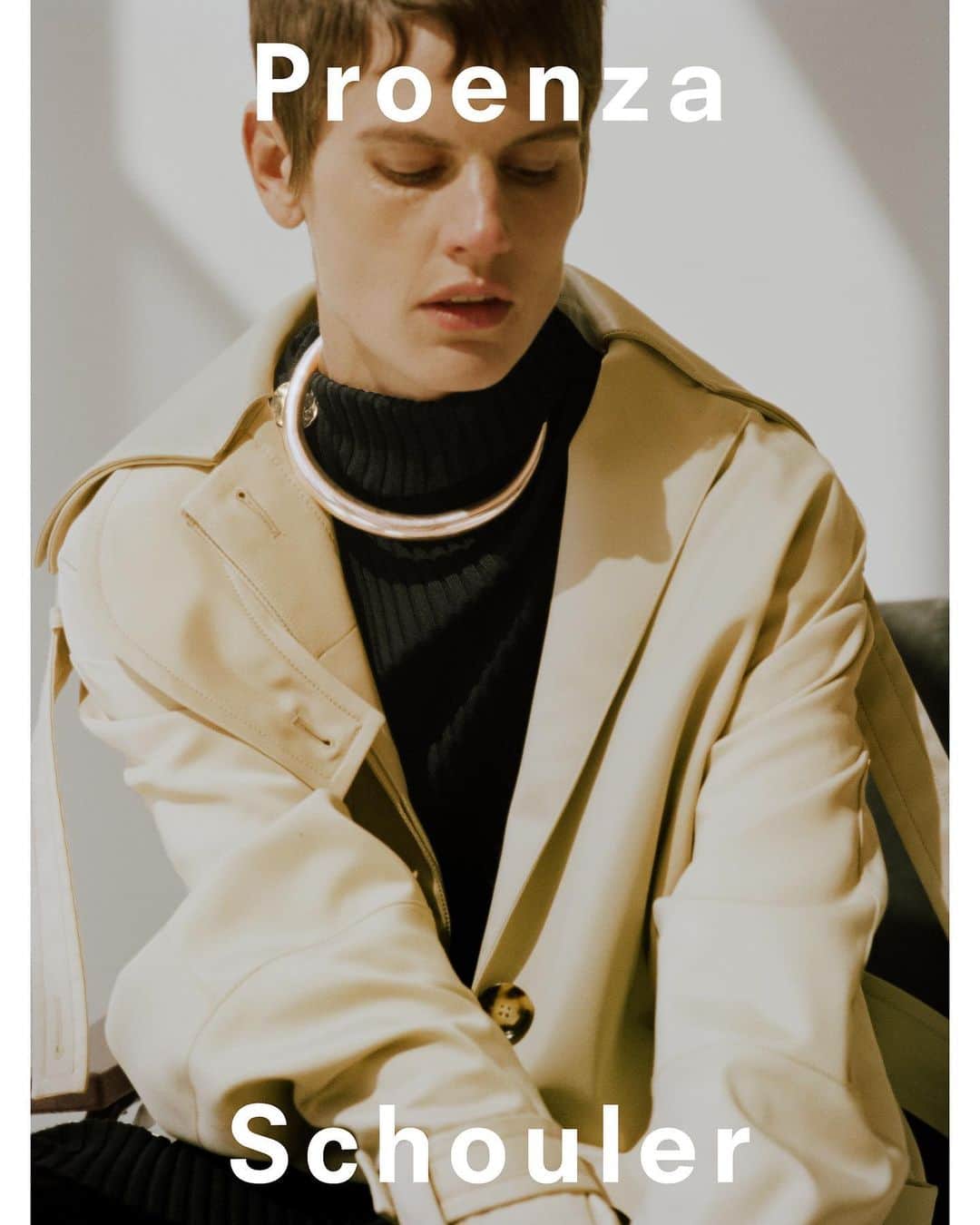 プロエンザスクーラーのインスタグラム：「Proenza Schouler Spring Summer 2021 with @saskiadebrauw in New York City by @danielpshea #proenzaschouler - Styling @brian__molloy Casting @ashleybrokaw Hair @tamastuzes Make Up @raisaflowers Set @frau.juliawagner Jewelry @sophiebuhai #proenzaschouler」