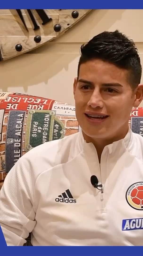 サッカー コロンビア代表チームのインスタグラム：「@jamesrodriguez10 , baloncesto, familia y algo más 🤜🤛  Conoce todo sobre nuestro #️⃣1️⃣0️⃣  🎬  ⬇️」