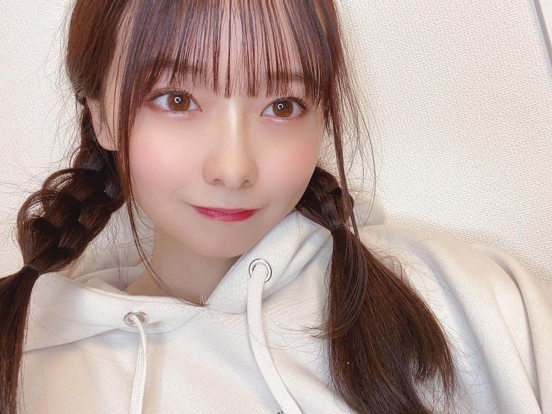 涼本理央那のインスタグラム：「ランダムにコメント返そうかしら！！」