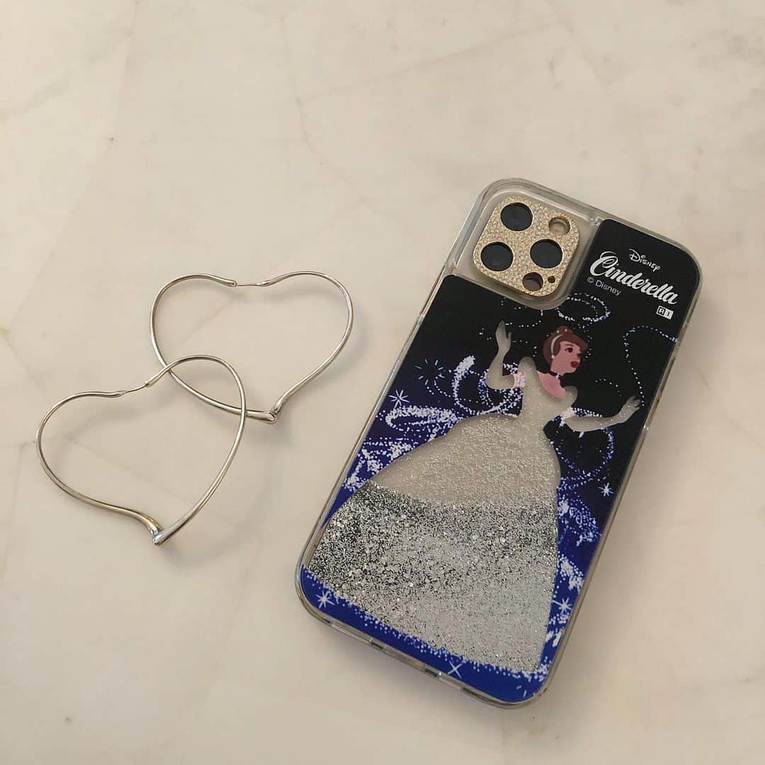 のインスタグラム：「. 今使ってるiPhoneケース👗✨✨ . . #cinderella #iphonecase #iphone12pro  #disney #gaingarage」