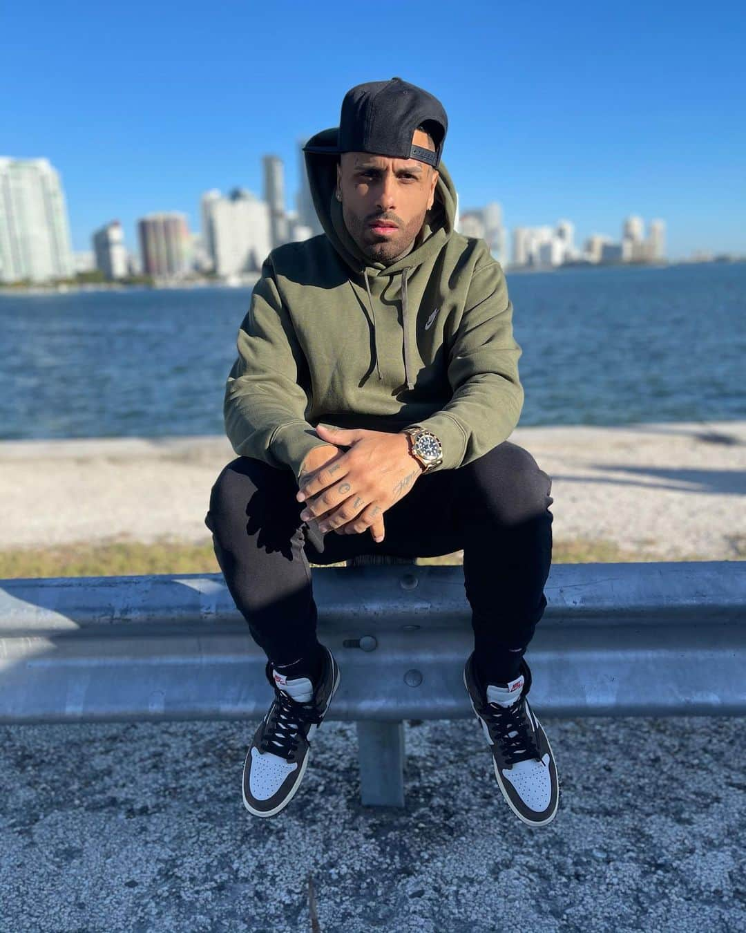 NICKY JAMさんのインスタグラム写真 - (NICKY JAMInstagram)「😎」2月3日 22時49分 - nickyjam