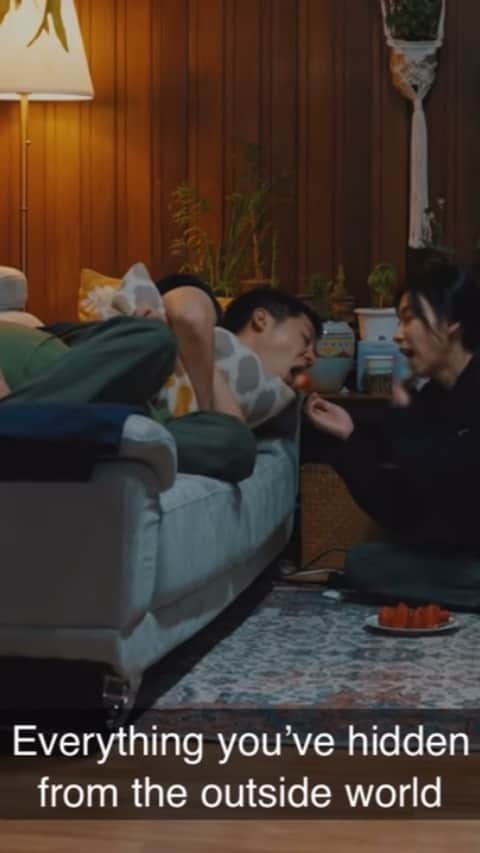 チャン・ユンジュのインスタグラム：「음악 만큼이나 영상도 좋아서 공유해요. 한편의 단편 영화네요. @sunwoojunga_official 💛👍🏻 #너의모든곳에입맞출수있어 #조금더안을래세상에서제일가까이  #시간이낡고변했어도 #우리는그냥이대로살자  #난너를아직도사랑해」