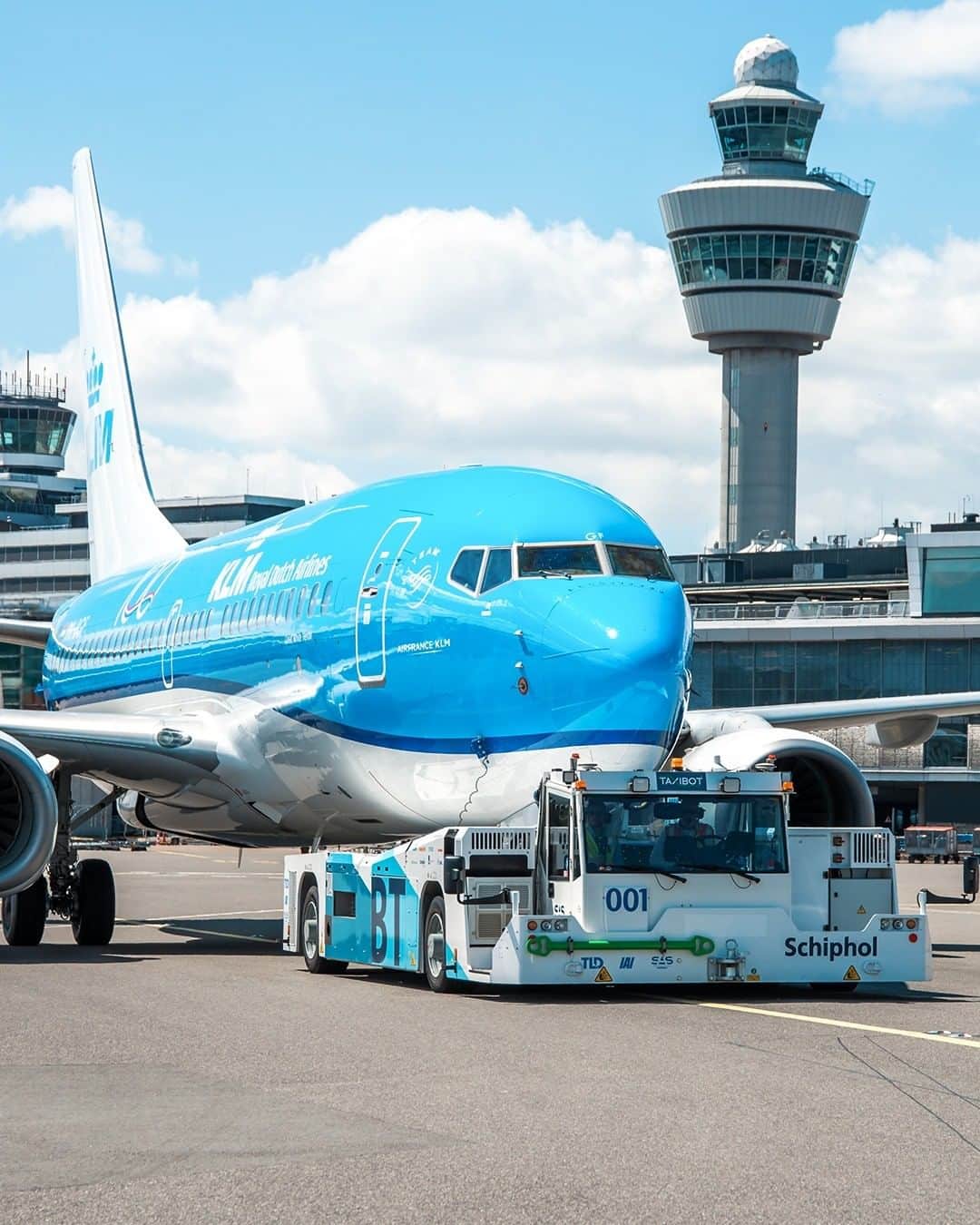 KLMオランダ航空さんのインスタグラム写真 - (KLMオランダ航空Instagram)「We are actively working towards creating a more sustainable future for aviation. Check out our stories to see what we've accomplished in 2020! #KLM #FlyResponsibly #sustainability」2月3日 22時52分 - klm