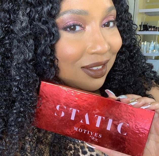 Motives Cosmeticsのインスタグラム：「Be Bold, Be Fierce, Be Electric.✨The Motives for @lala Static Palette is anything but basic. Swipe to see 10 gorgeous shades in this must-have palette 🖤」