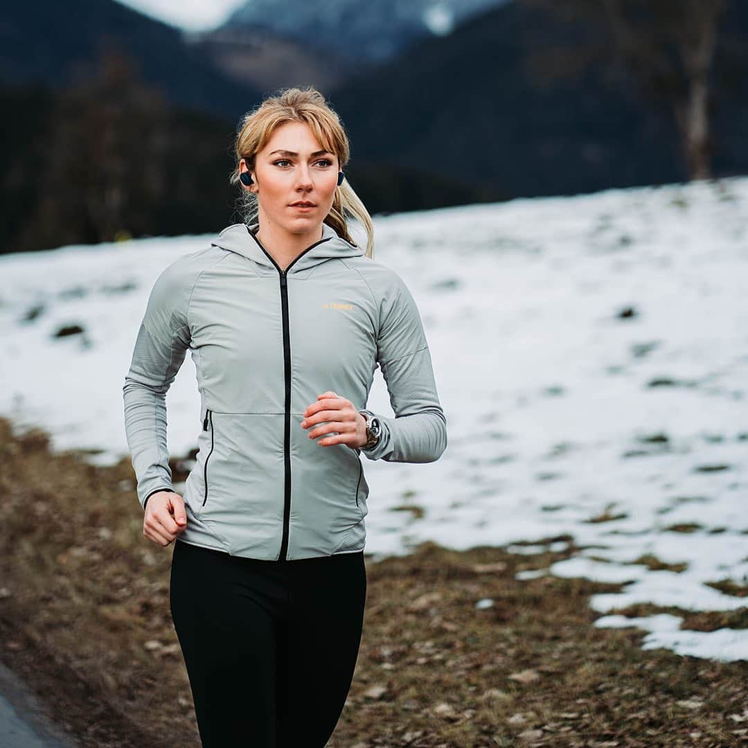 BOSEさんのインスタグラム写真 - (BOSEInstagram)「Women belong in sports. Shoutout to all our #TeamBose athletes! @MikaelaShiffrin said it best — always be faster than the boys. Happy #NationalGirlsandWomenInSportsDay! #ABFTTB  📸: @mikaelashiffrin, @jas_blocker,  @af85, + @j_prandini」2月3日 23時05分 - bose