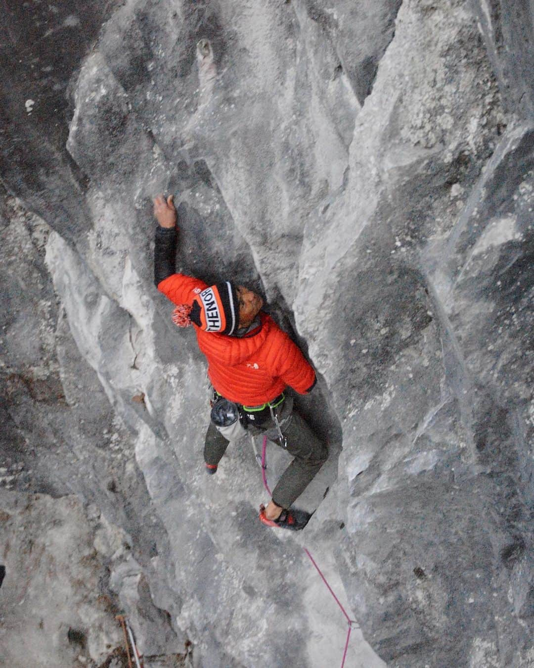 平山ユージさんのインスタグラム写真 - (平山ユージInstagram)「Cragging around my home 🏡  One of closest crag near my home. And I climb today after 3PM during few hours. I check some of project and the place of re bolting. And at the end of day I check this old stuff🔥 Devil man 7b+ on sight🙌🏻🙌🏻 I guess the route from 1990s.  近場で岩登り。 家から最も近いまとまったエリア、そして今日は午後3時から数時間登る。いくつかのプロジェクトのリボルト位置を確認。さらに1日の最後にこの燻銀ルートをチェック！ デビルマン7b+ オンサイト🙌🏻🙌🏻多分90年代のルートだと思う。  Photo @tripledyno  #okutama #tokyo」2月3日 23時16分 - yuji_hirayama_stonerider